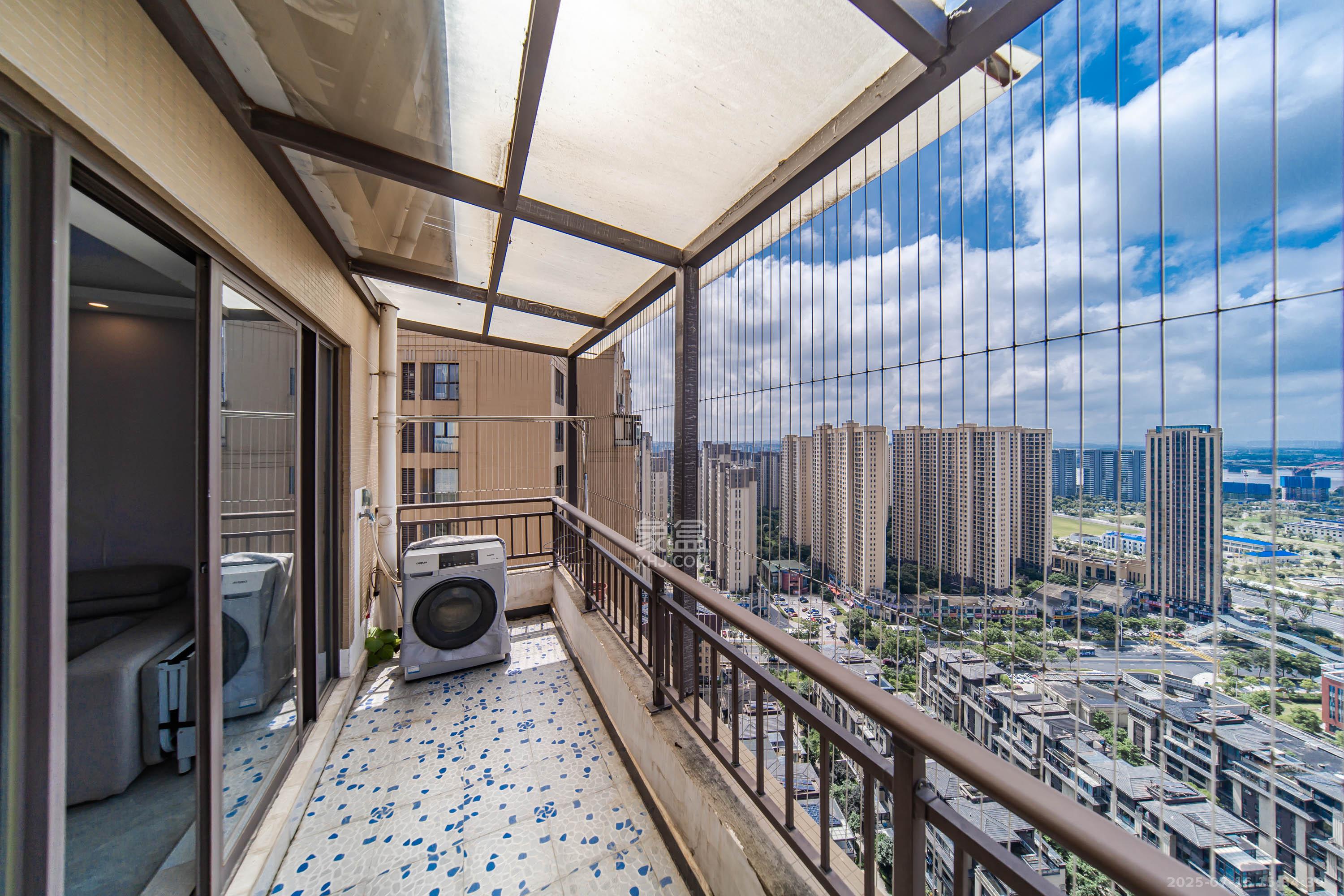 洋湖18克拉(旷远洋湖18克拉) 4室2厅2卫 112.0万 洋湖18克拉(旷远洋湖18克拉) 4室2厅2卫 112.0万阳台