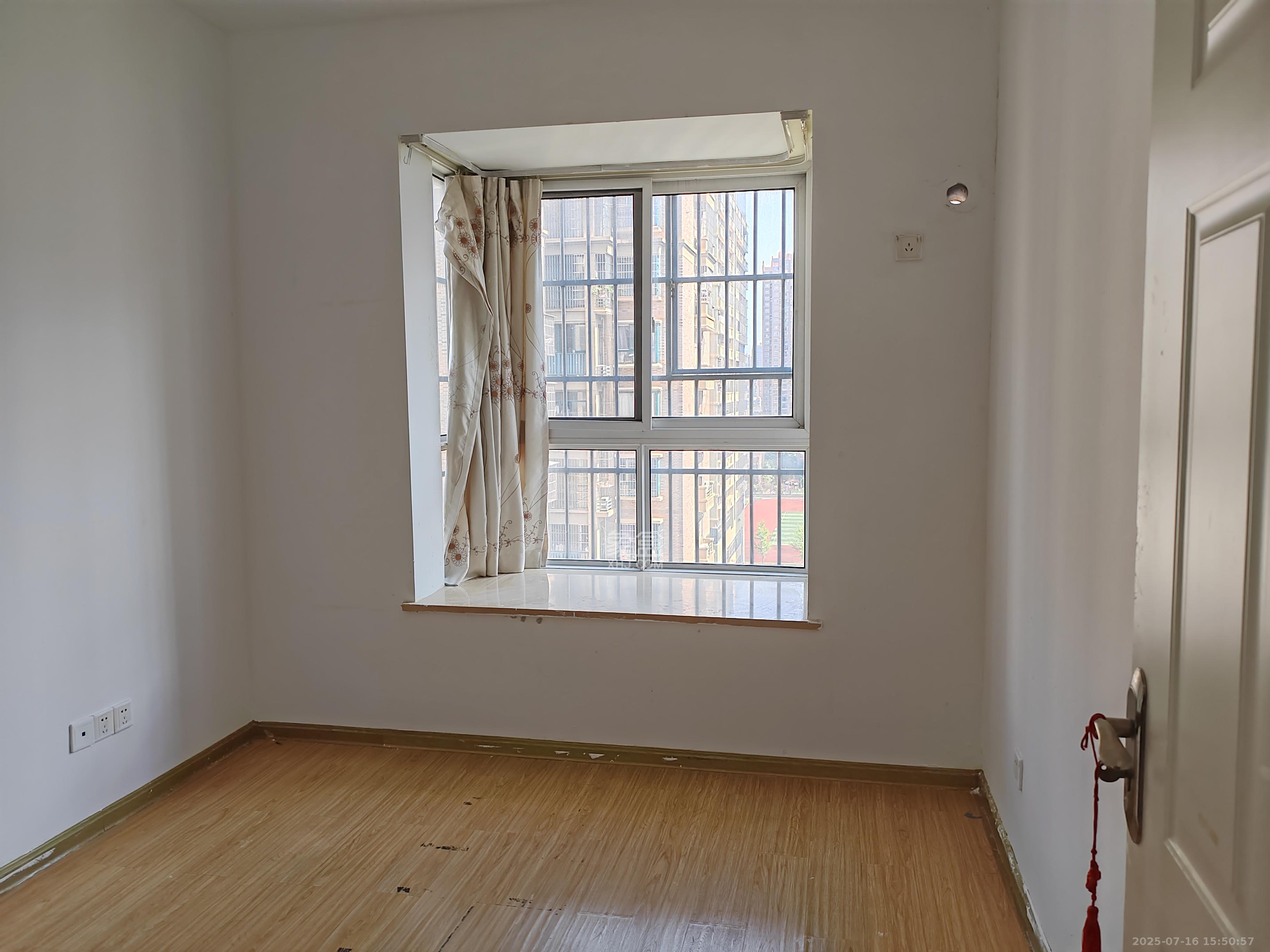 博雅湘水湾 3室2厅2卫 2000.0元/月 博雅湘水湾 3室2厅2卫 2000.0元/月室内图