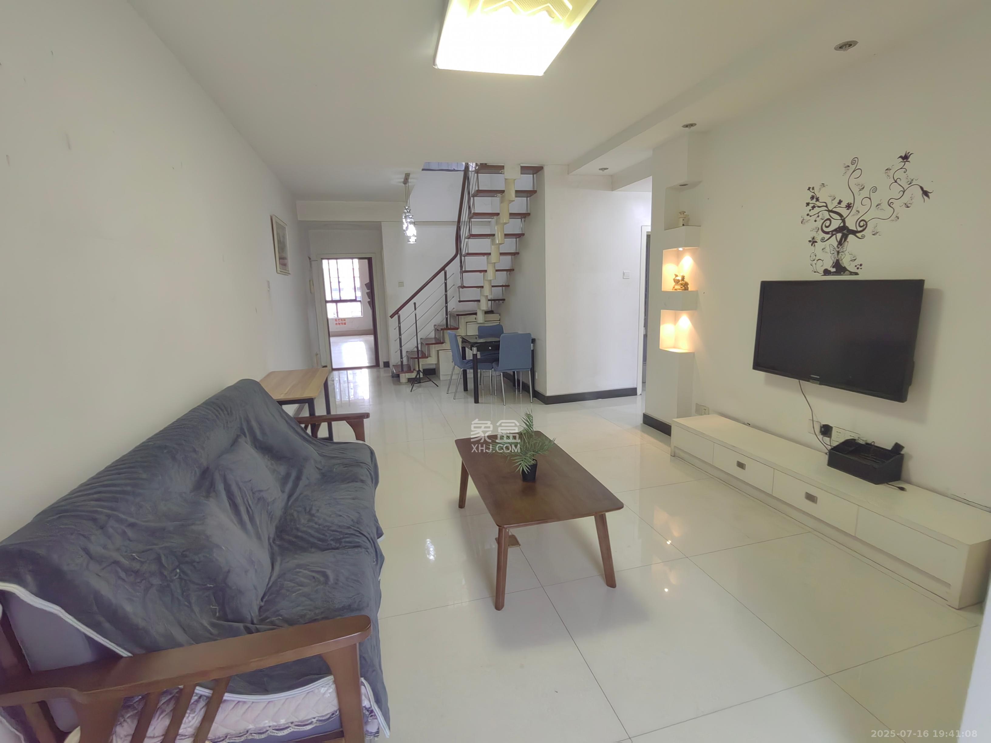 华润凤凰城一期  3室2厅1卫    1700.0元/月室内图