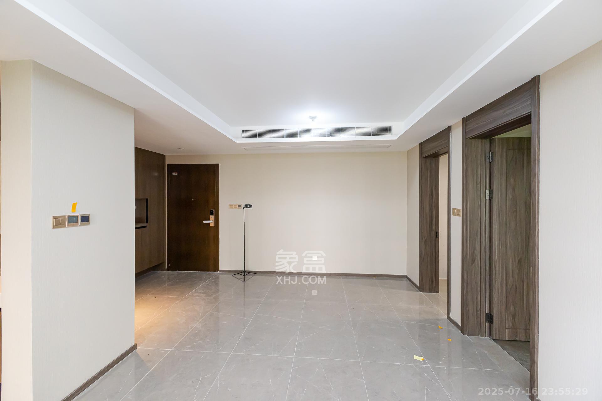 龙湖翠湖壹号 3室2厅2卫 118.0万 龙湖翠湖壹号 3室2厅2卫 118.0万客厅