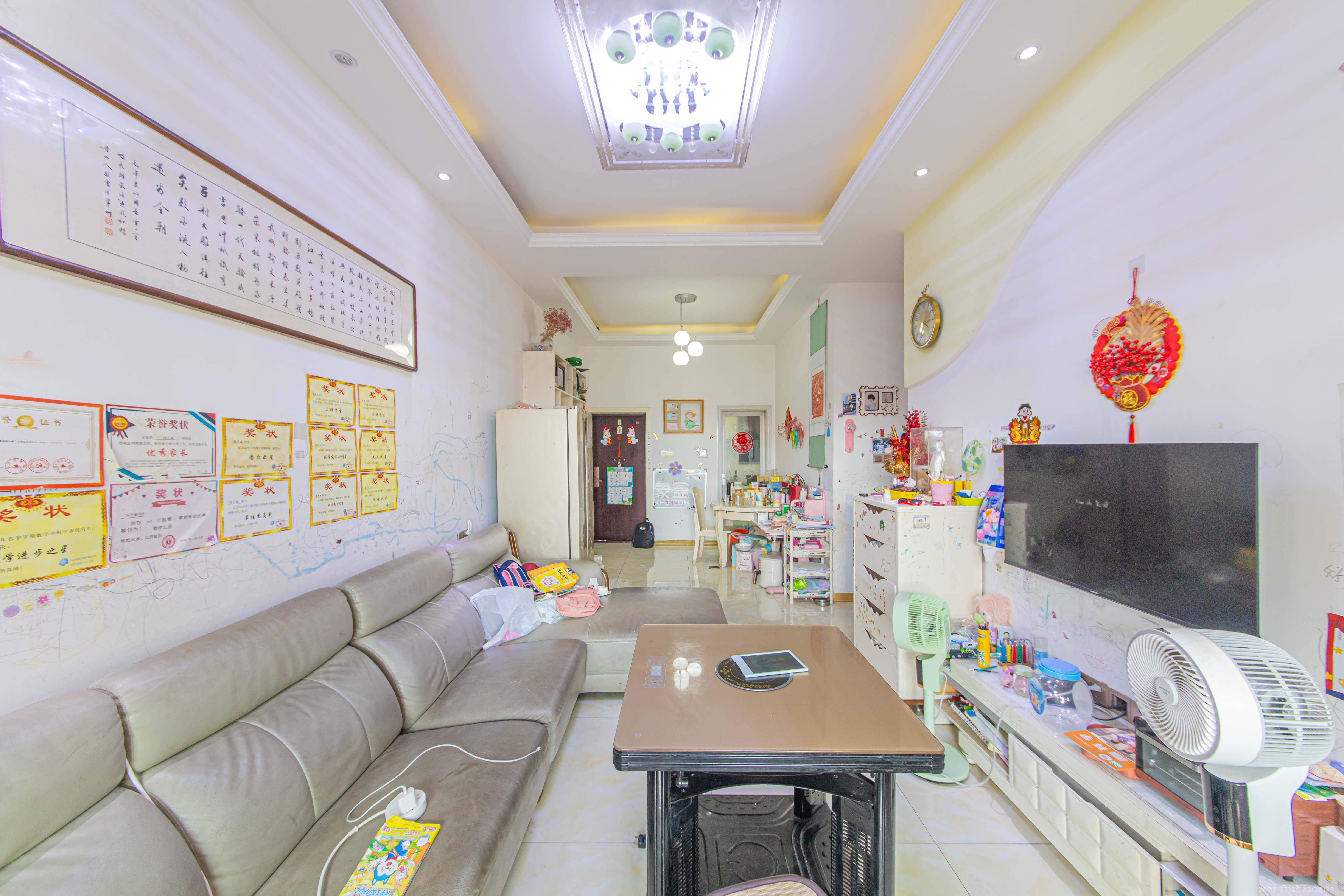 中建芙蓉嘉苑 3室2厅1卫 89.99万 中建芙蓉嘉苑 3室2厅1卫 89.99万客厅