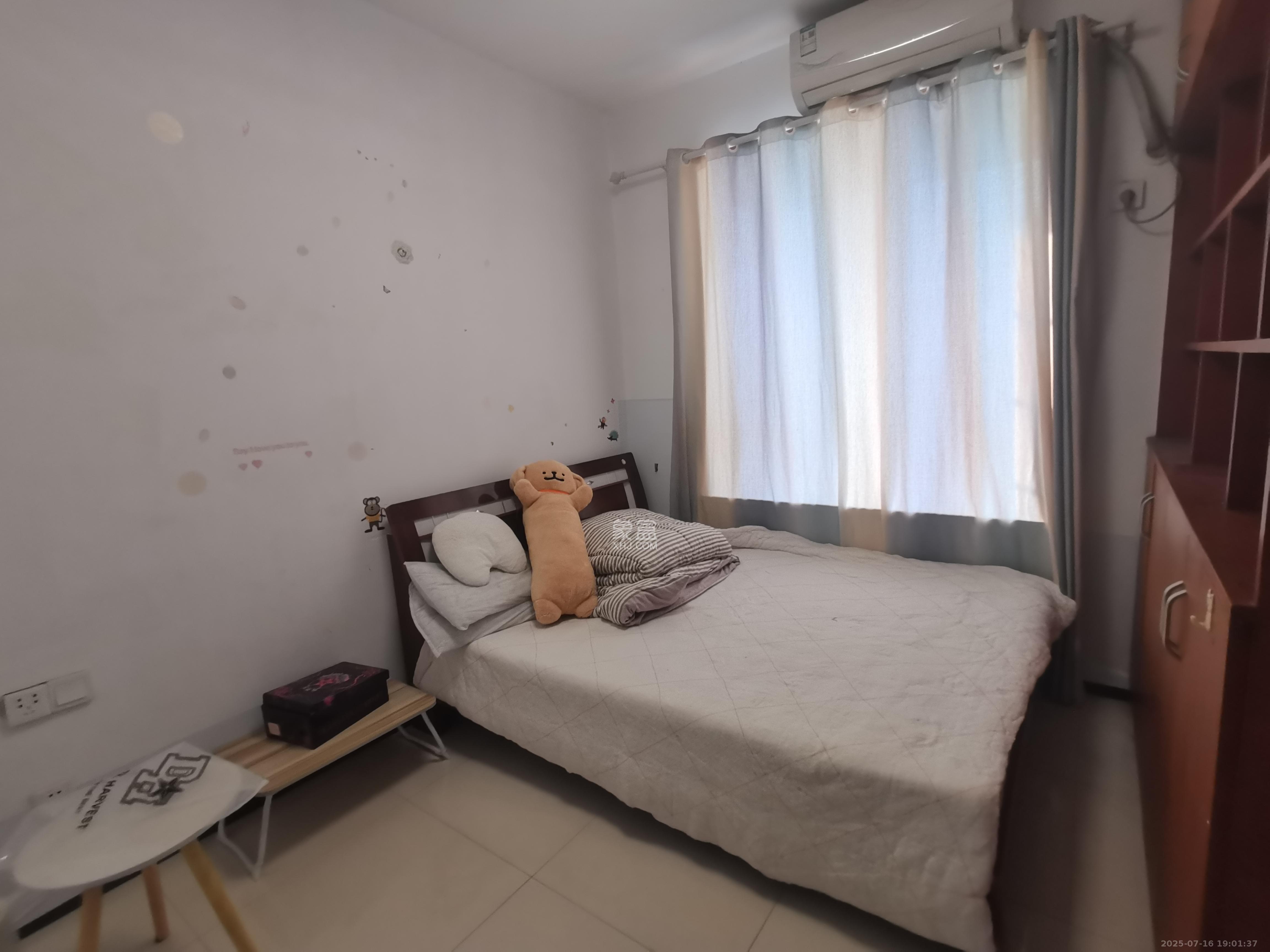 一品东庭  3室2厅1卫    2500.0元/月 一品东庭  3室2厅1卫    2500.0元/月室内图