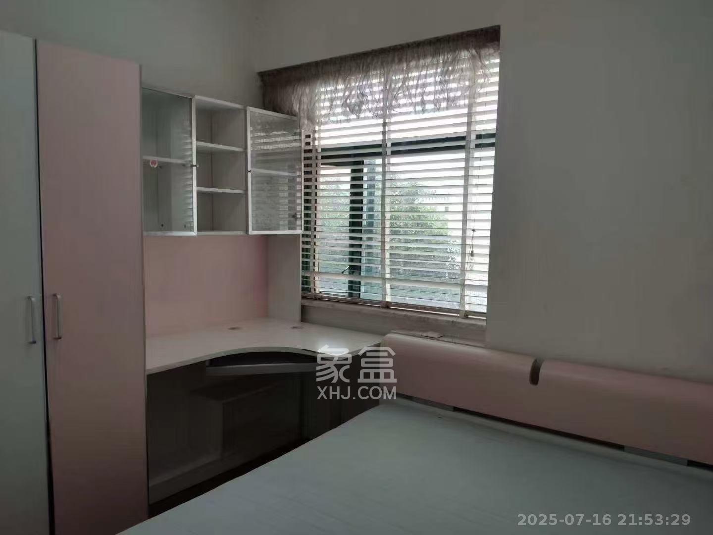 王府花园  3室2厅1卫   3800.00元/月室内图