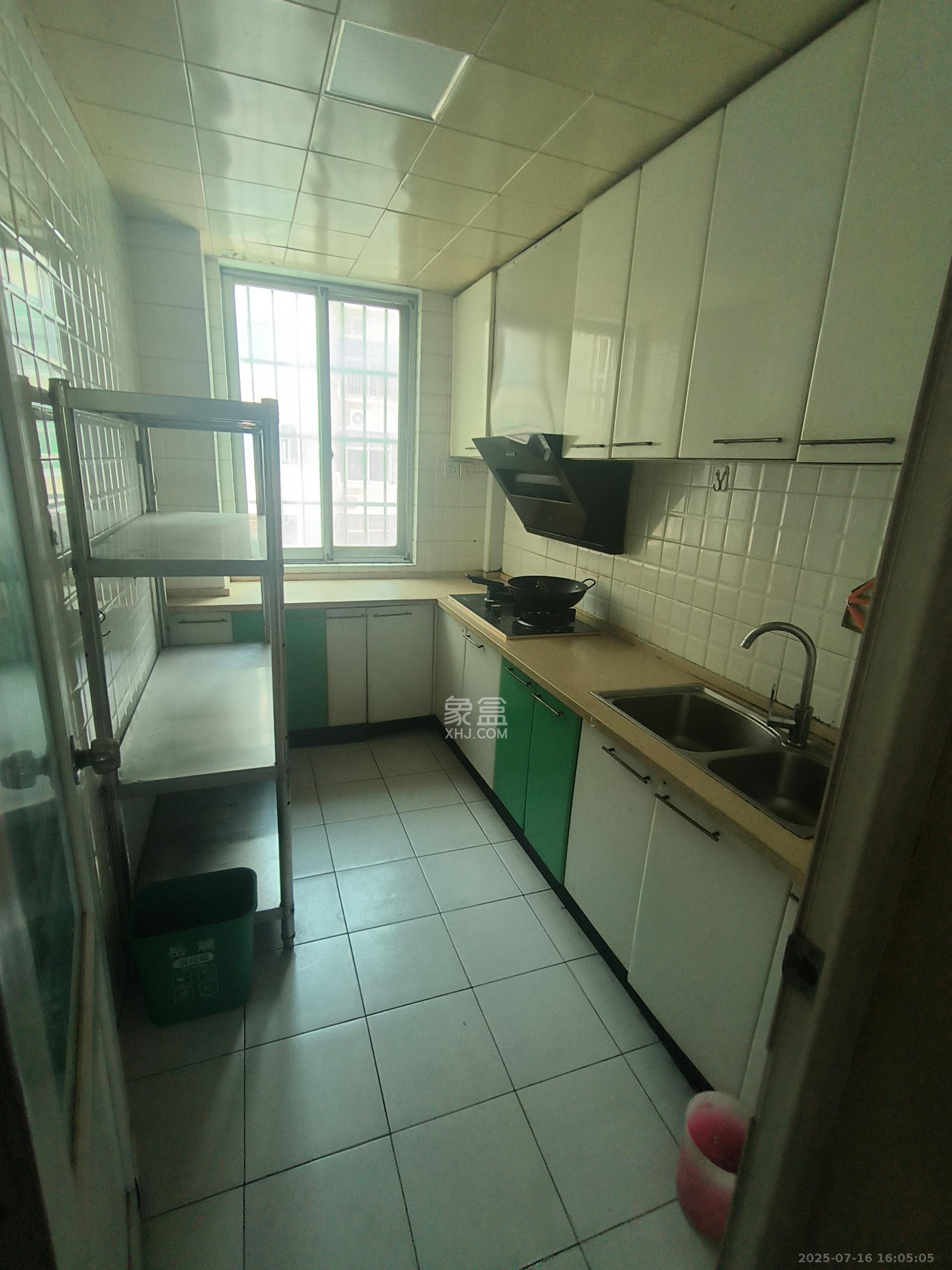 咸嘉新村嘉明苑  3室2厅2卫    2100.0元/月室内图