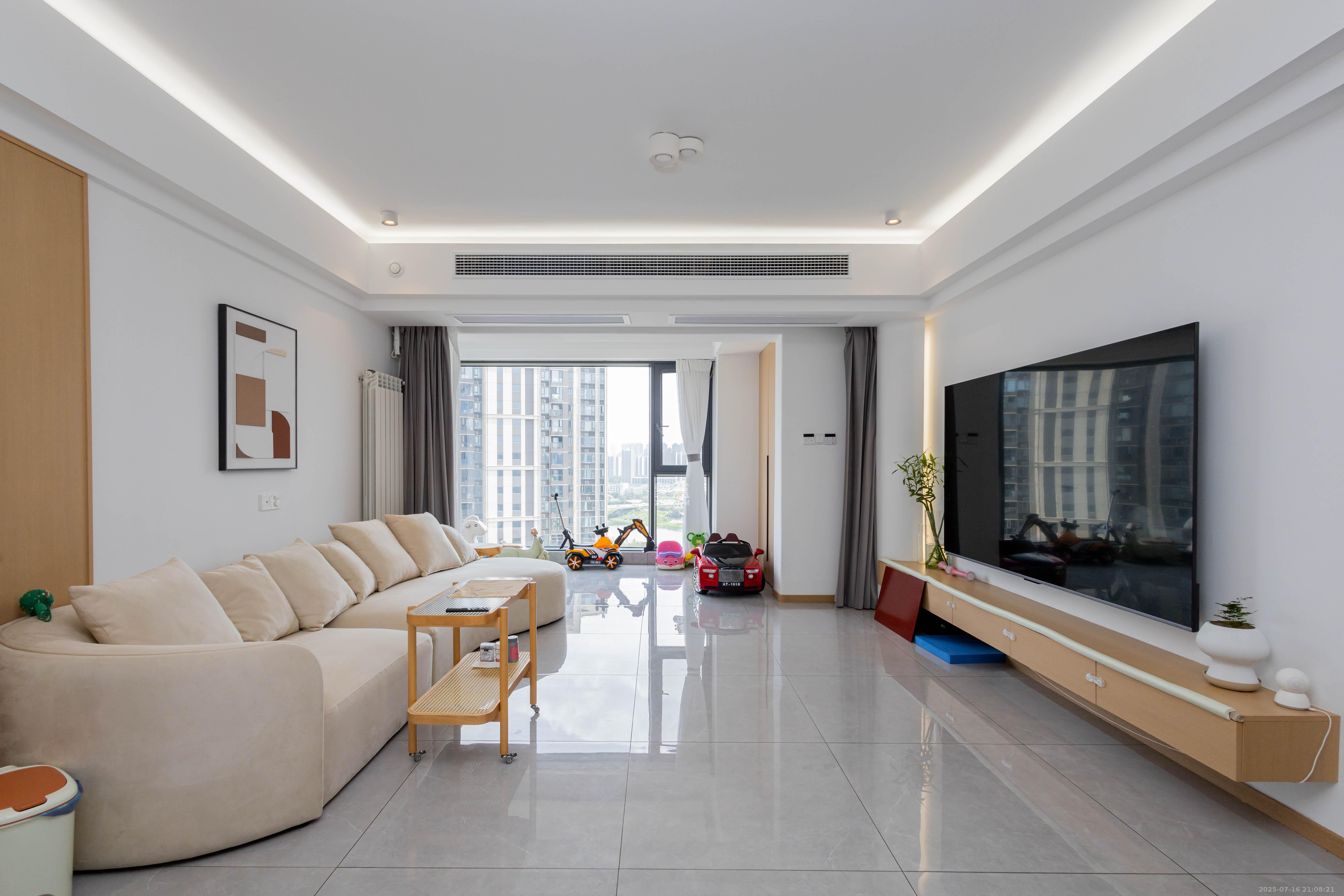 时代印记(长沙时代印记花园) 4室2厅3卫 235.0万 时代印记(长沙时代印记花园) 4室2厅3卫 235.0万客厅