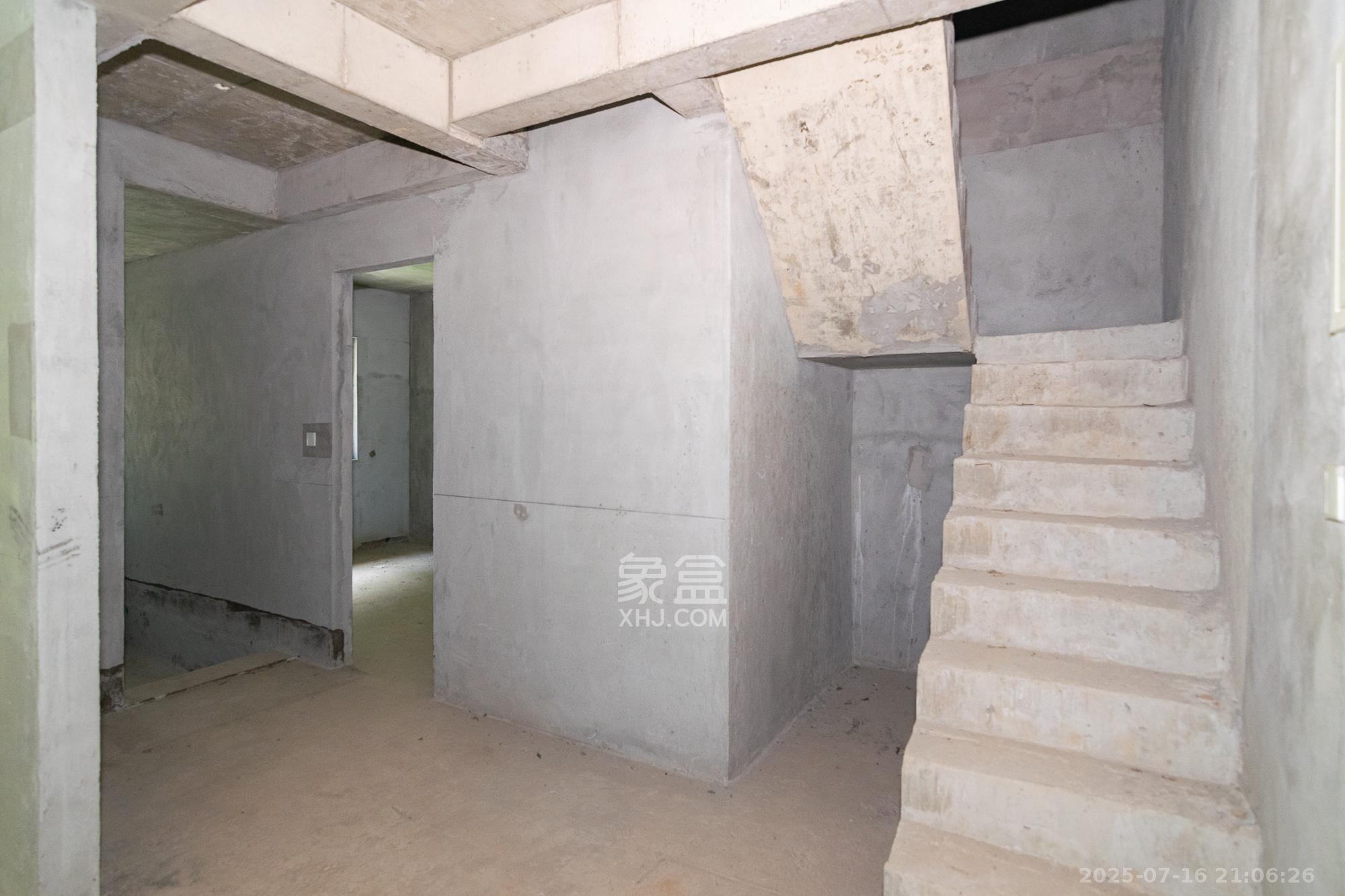 碧桂园御园  5室2厅3卫    180.0万 碧桂园御园  5室2厅3卫    180.0万其他