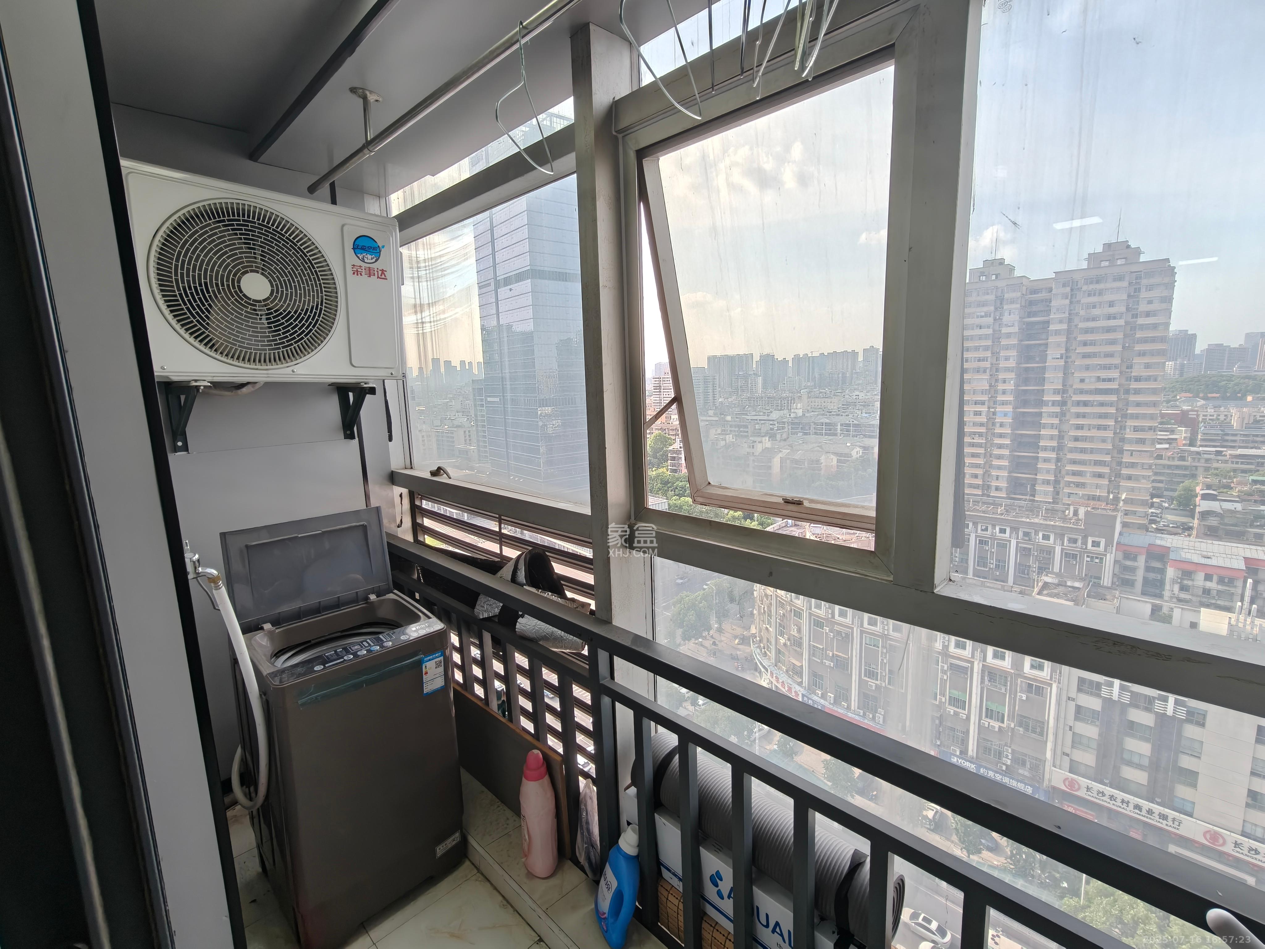 东方芙蓉 1室0厅0卫 1500.0元/月 东方芙蓉 1室0厅0卫 1500.0元/月室内图