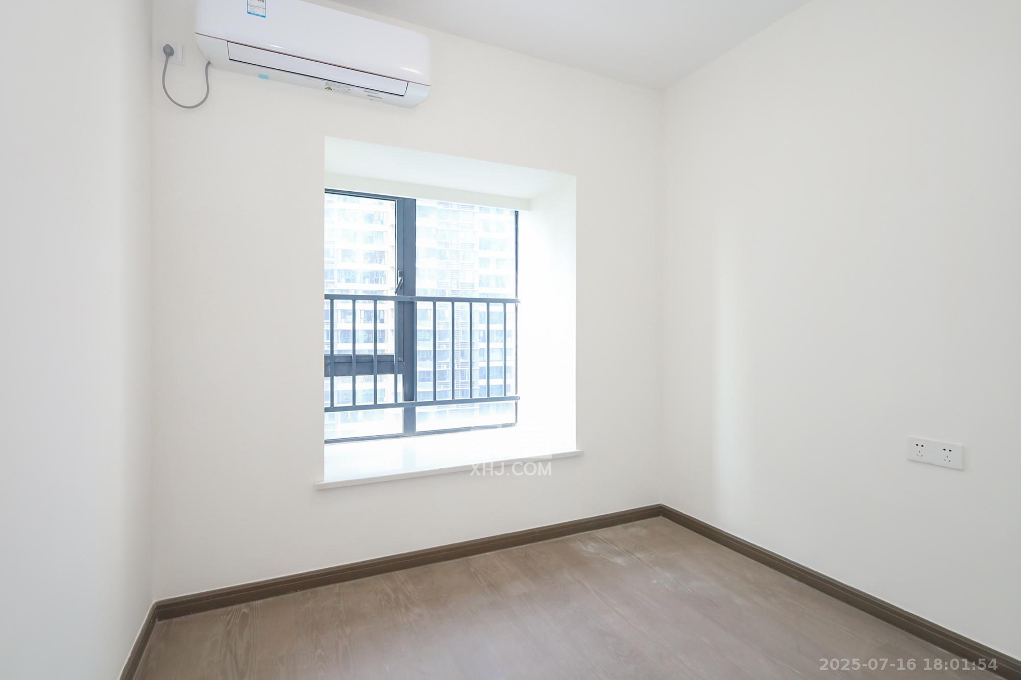 滨江府1913 4室2厅2卫 233.0万 滨江府1913 4室2厅2卫 233.0万卧室