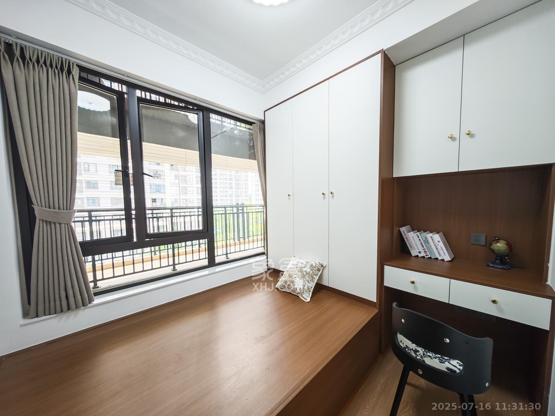 卓越青竹湖  4室2厅3卫    72.8万 卓越青竹湖  4室2厅3卫    72.8万卧室