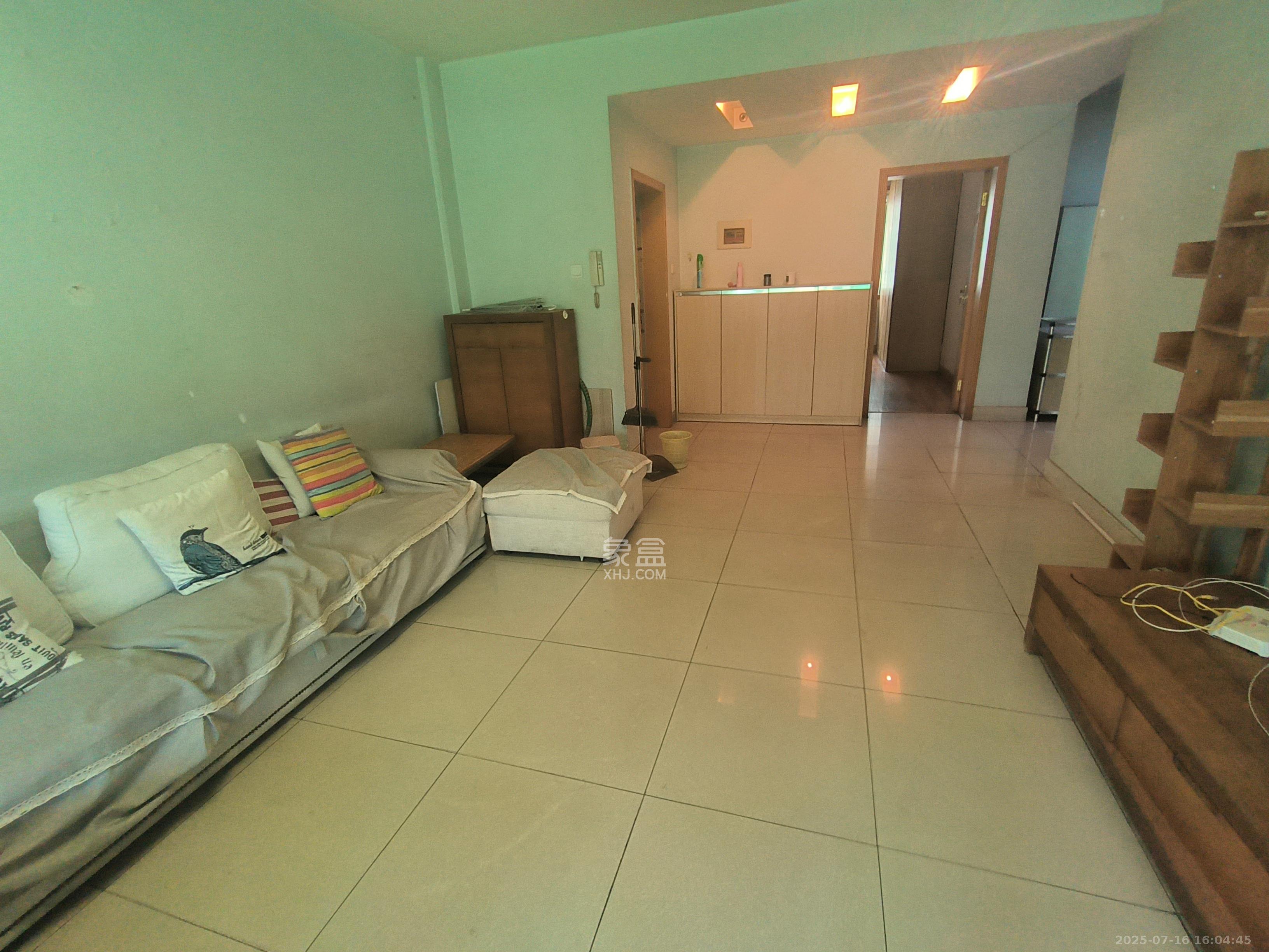 咸嘉新村嘉明苑  3室2厅2卫    2100.0元/月室内图