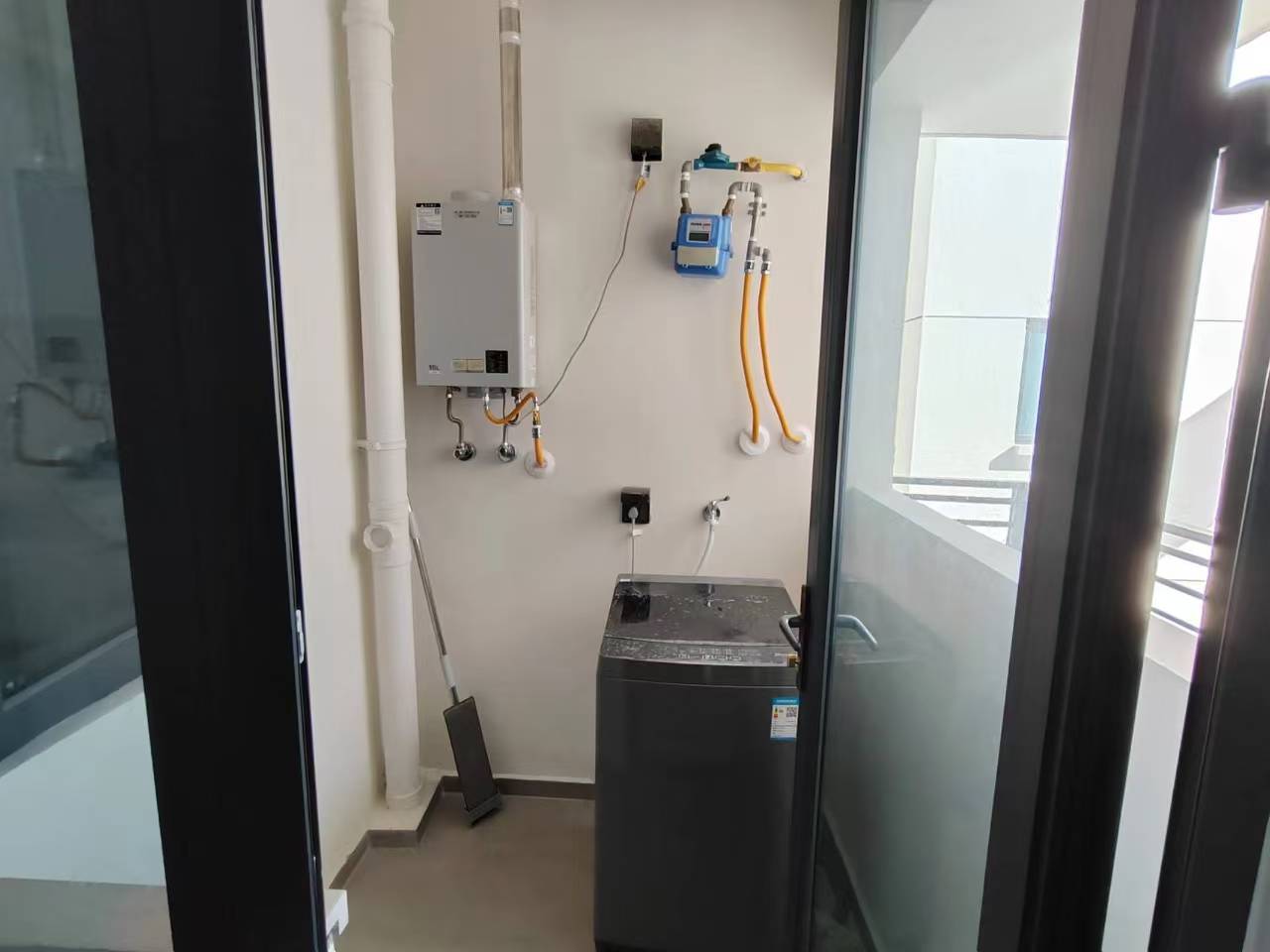 华润中心三期  4室2厅2卫    400.0万 华润中心三期  4室2厅2卫    400.0万客厅