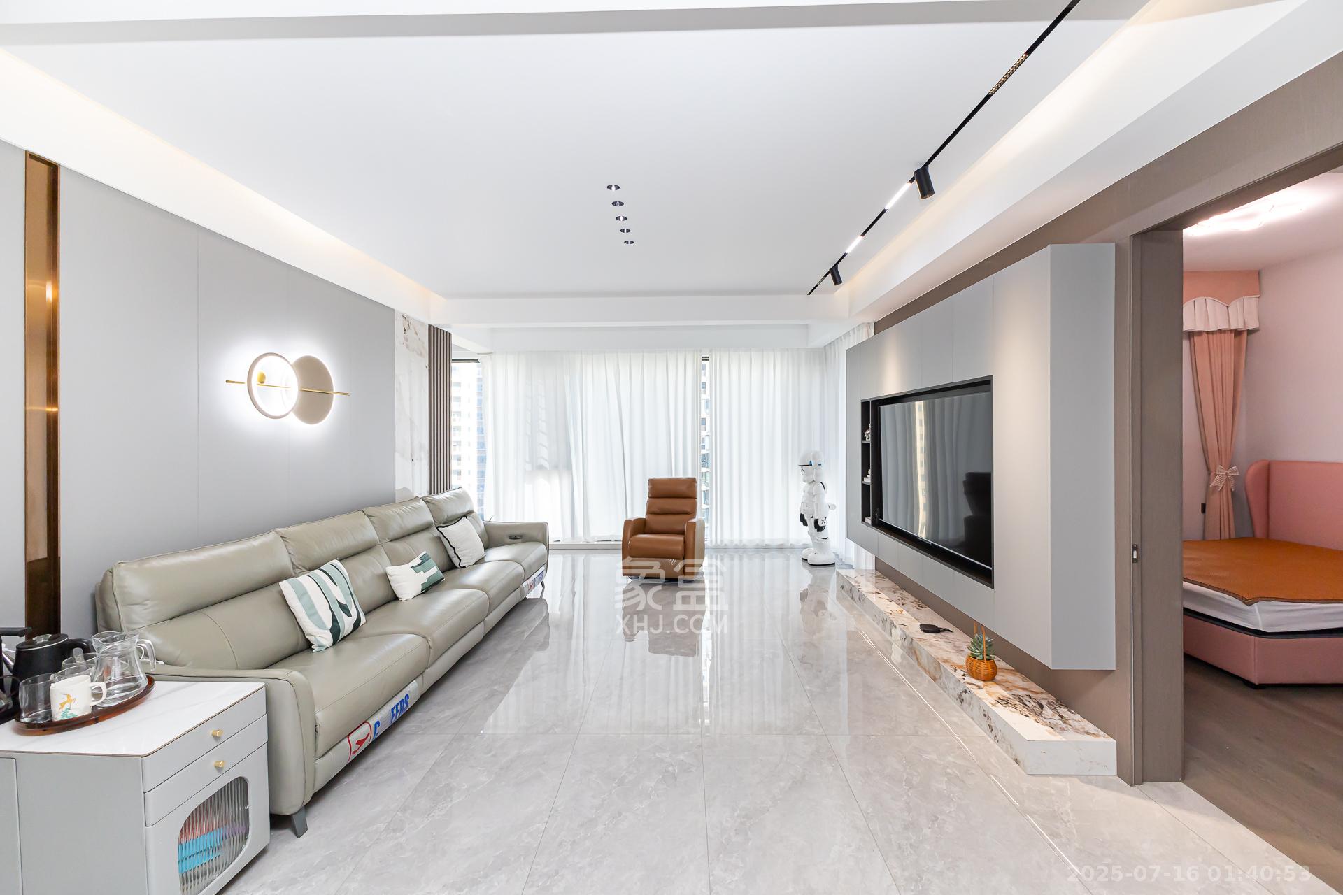 润和湘江天地E区  4室2厅3卫    225.0万 润和湘江天地E区  4室2厅3卫    225.0万客厅