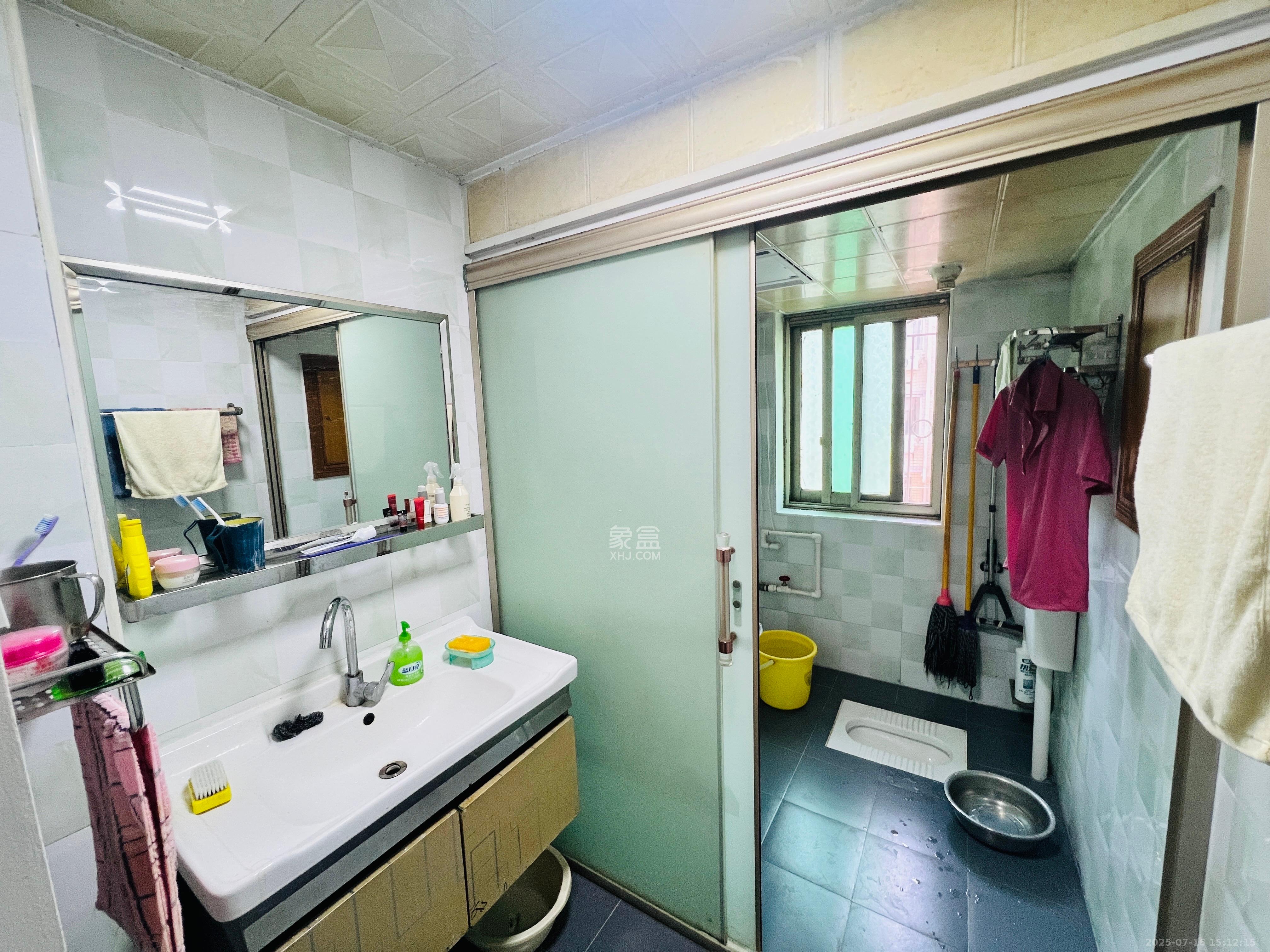 向东园社区(国税局宿舍) 3室2厅2卫 2600.0元/月 向东园社区(国税局宿舍) 3室2厅2卫 2600.0元/月室内图