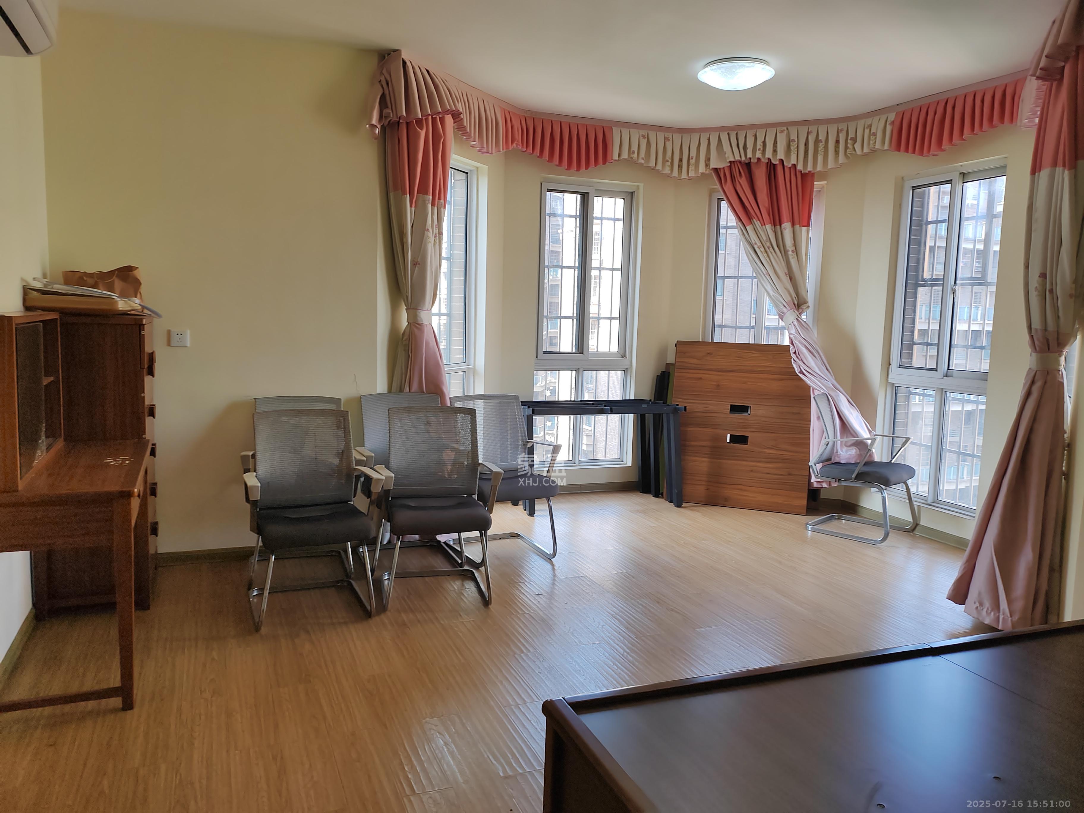 博雅湘水湾 3室2厅2卫 2000.0元/月 博雅湘水湾 3室2厅2卫 2000.0元/月室内图