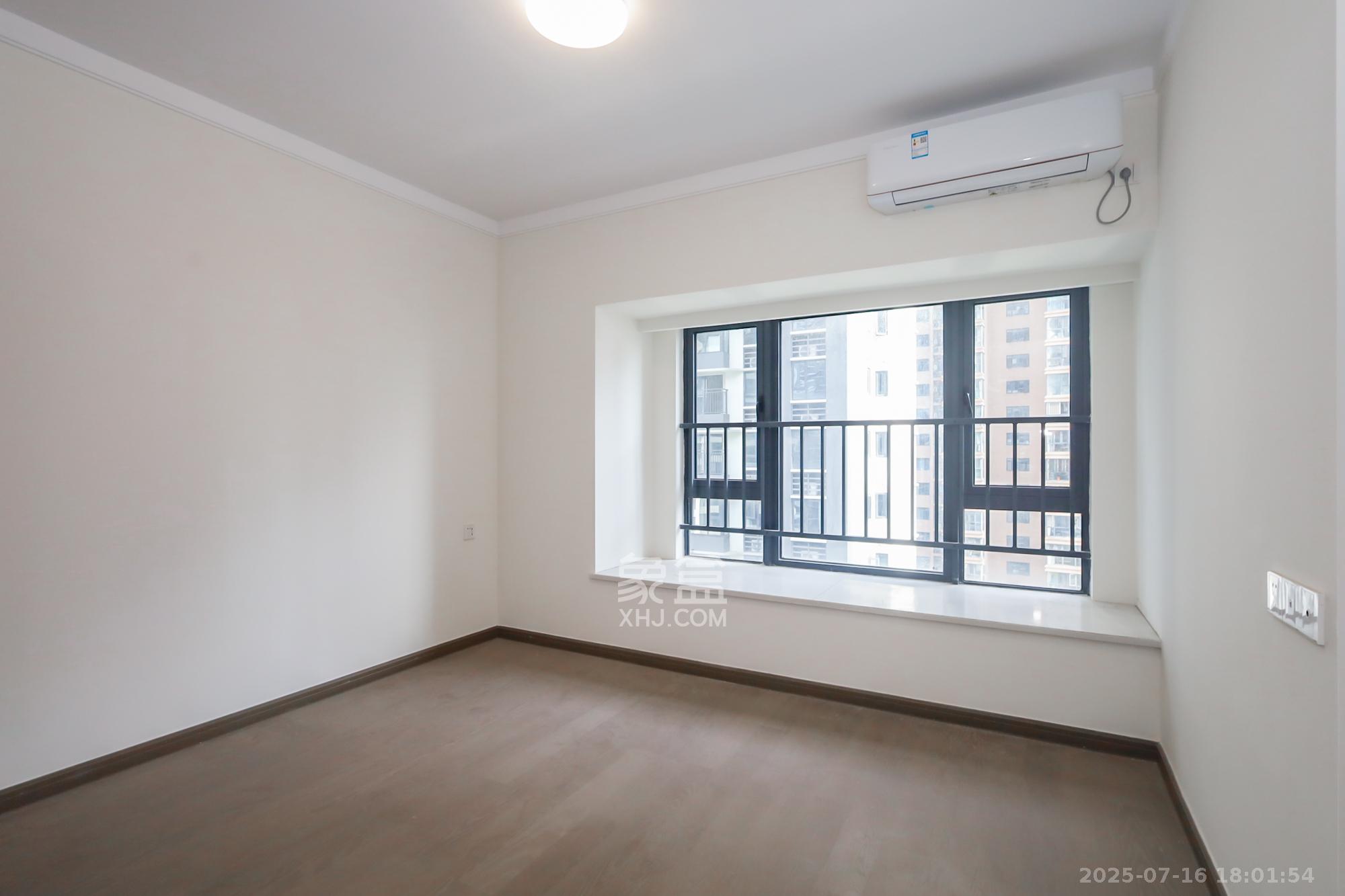 滨江府1913 4室2厅2卫 233.0万 滨江府1913 4室2厅2卫 233.0万卧室