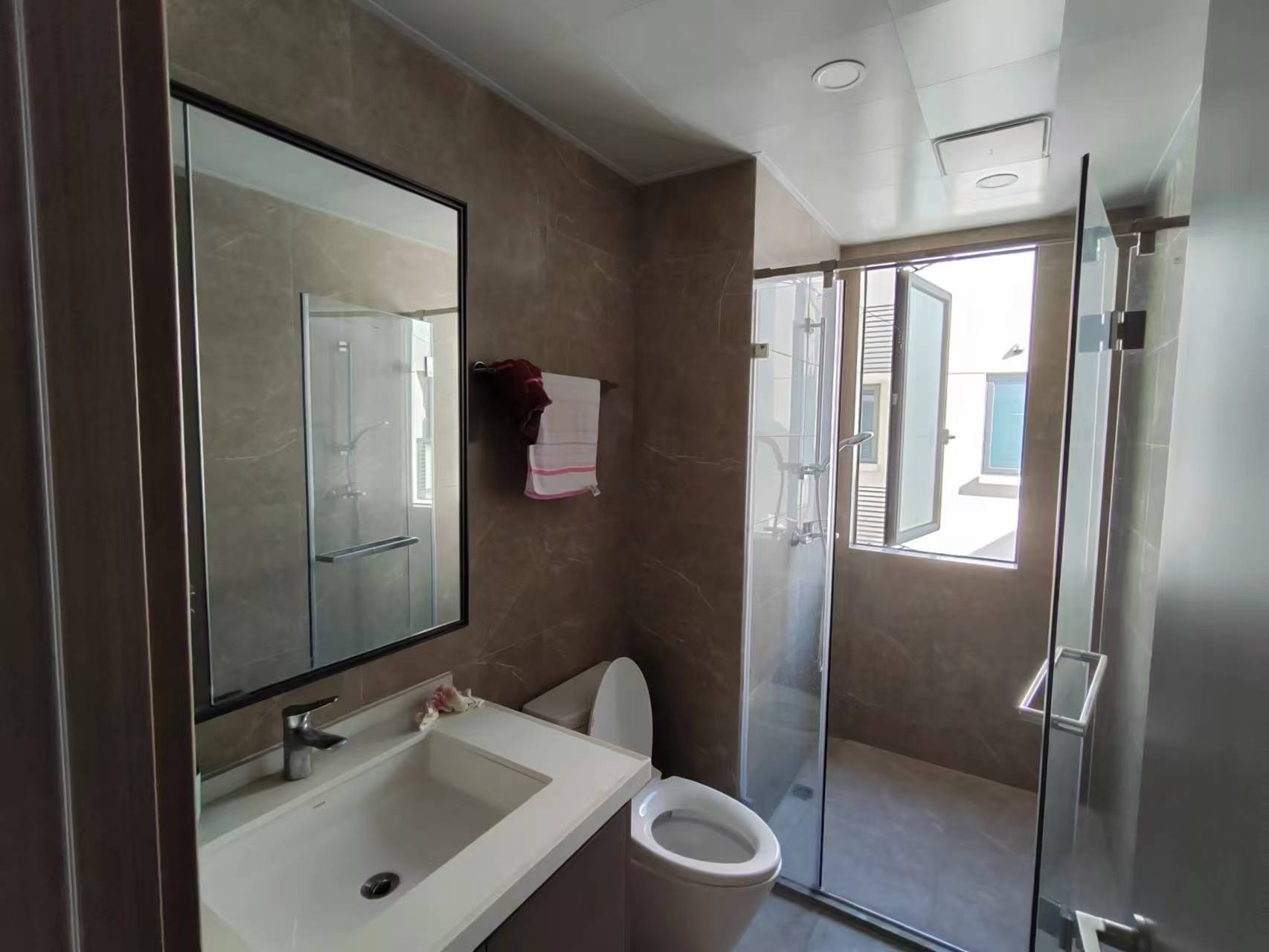 华润中心三期  4室2厅2卫    400.0万 华润中心三期  4室2厅2卫    400.0万客厅