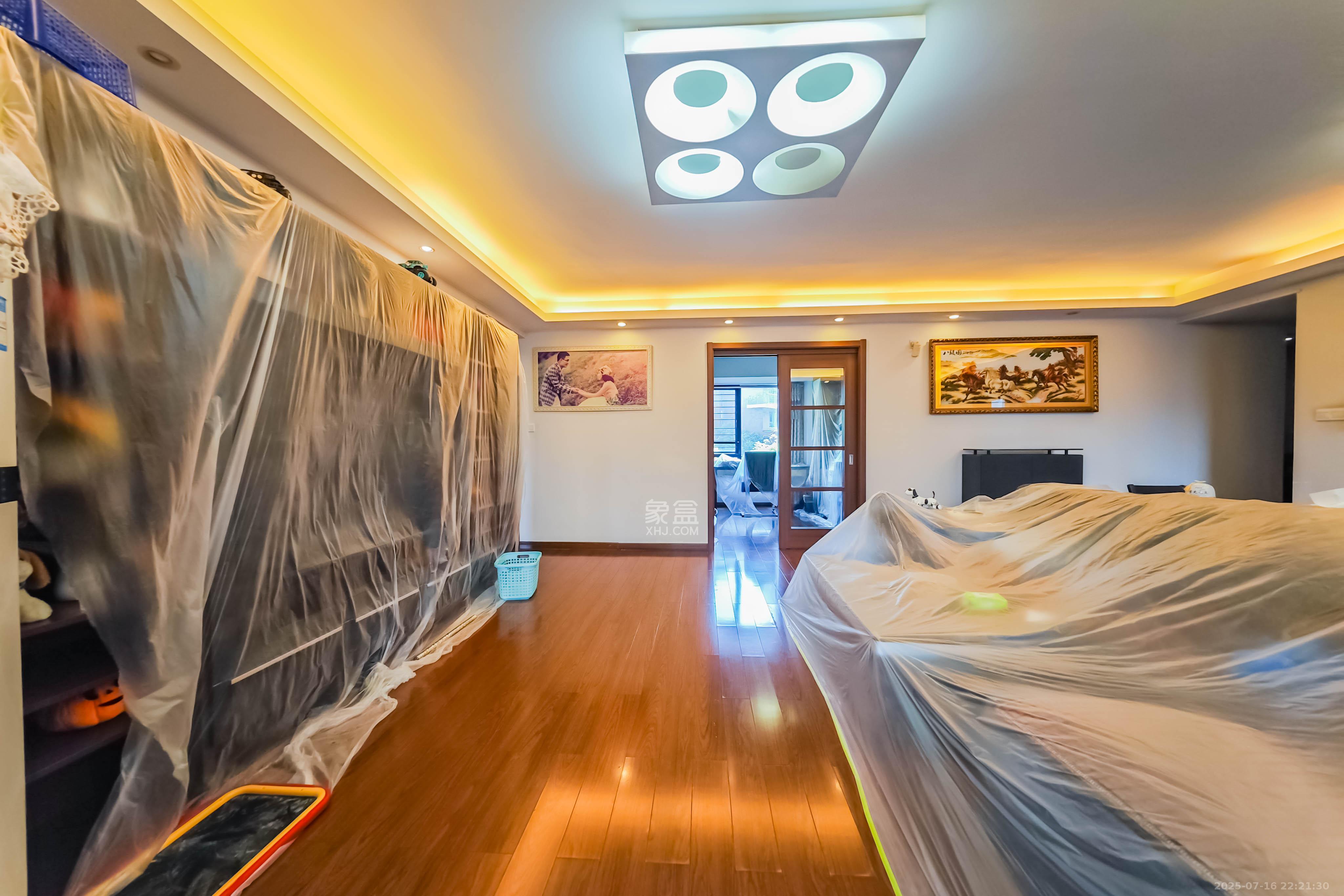 万科金域华府三四期 4室2厅2卫 112.0万 万科金域华府三四期 4室2厅2卫 112.0万客厅