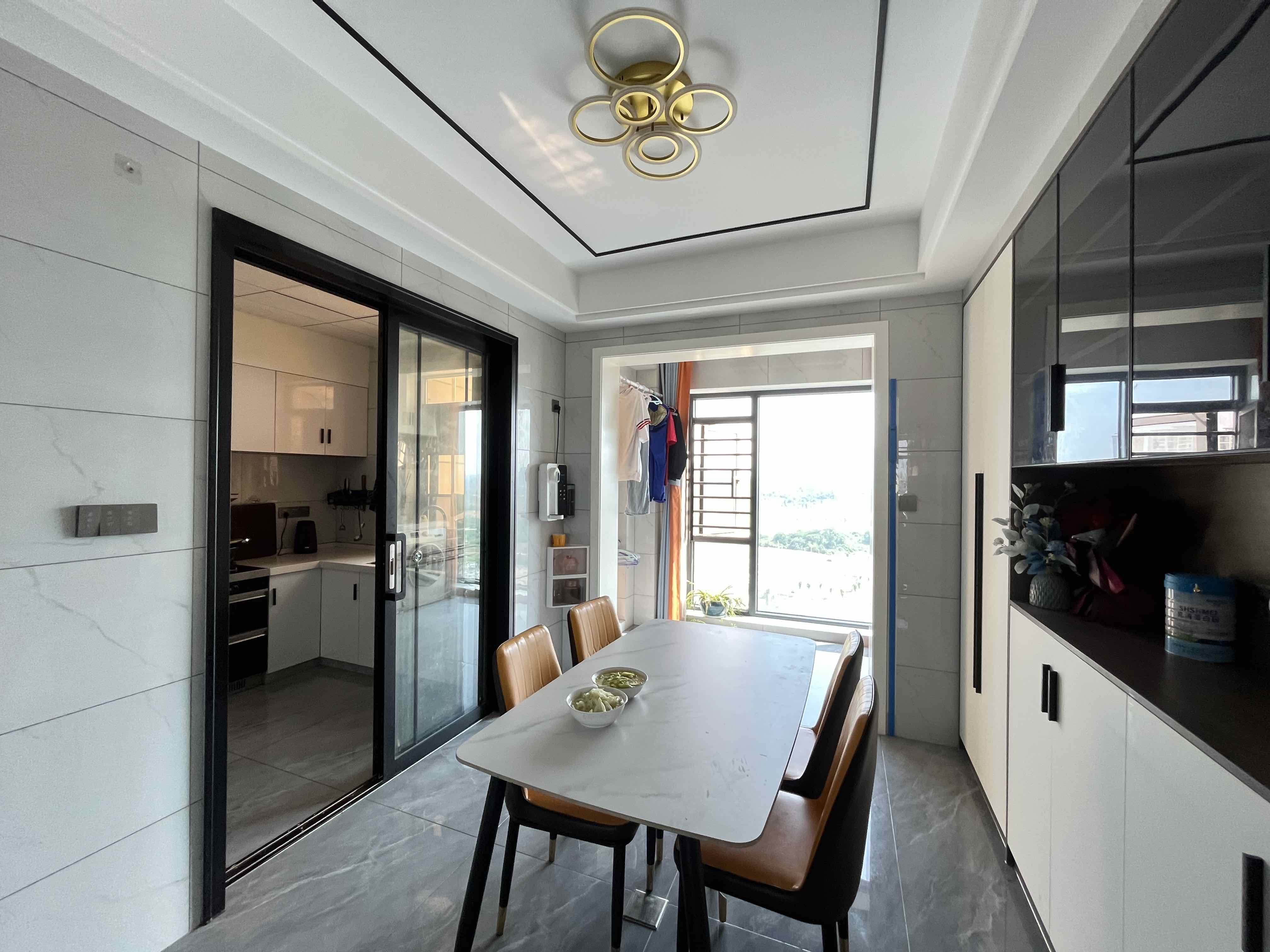 涟水和城 3室2厅2卫 69.8万 涟水和城 3室2厅2卫 69.8万客厅