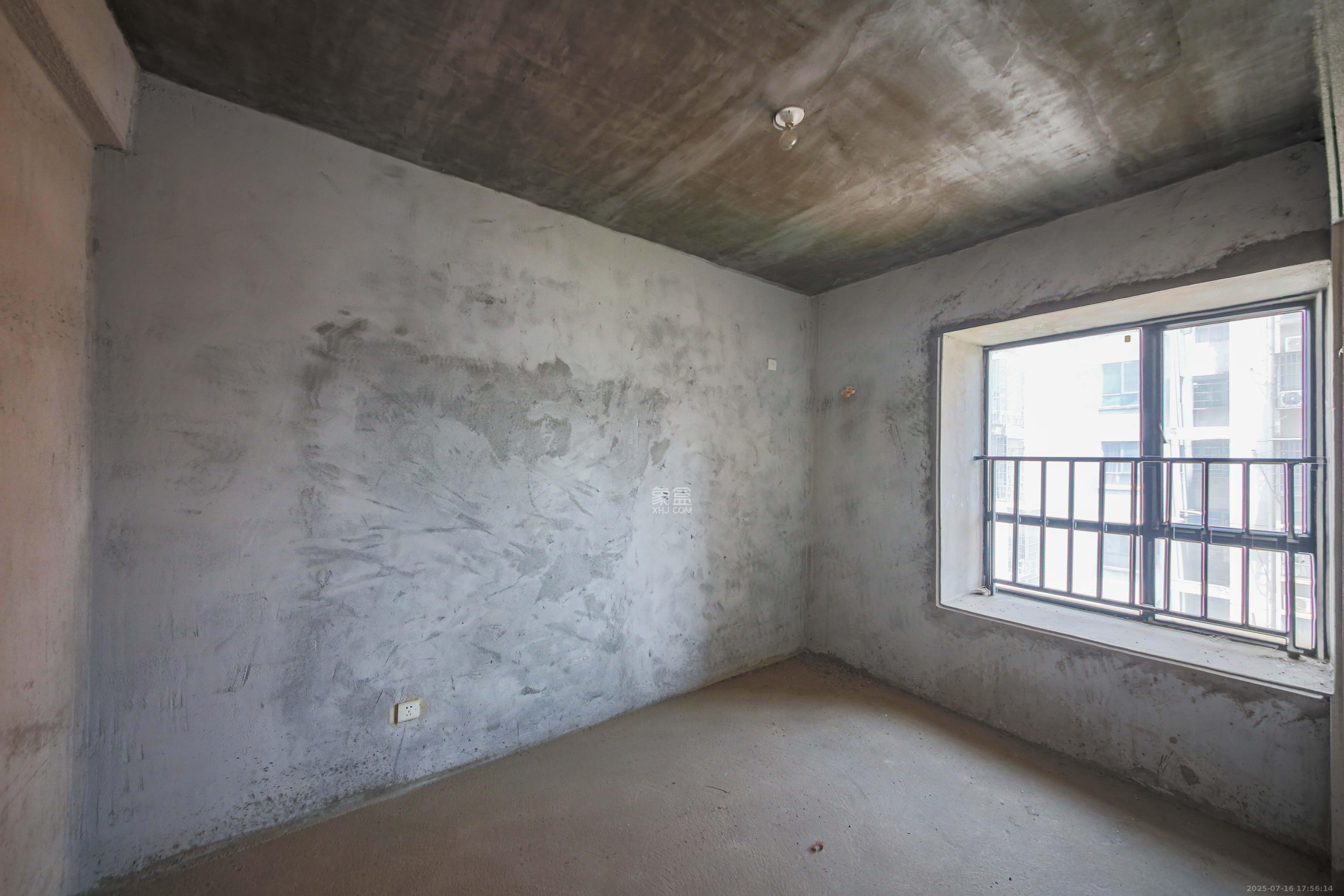 湘府名邸(同力家园)  4室2厅2卫    108.0万 湘府名邸(同力家园)  4室2厅2卫    108.0万卧室