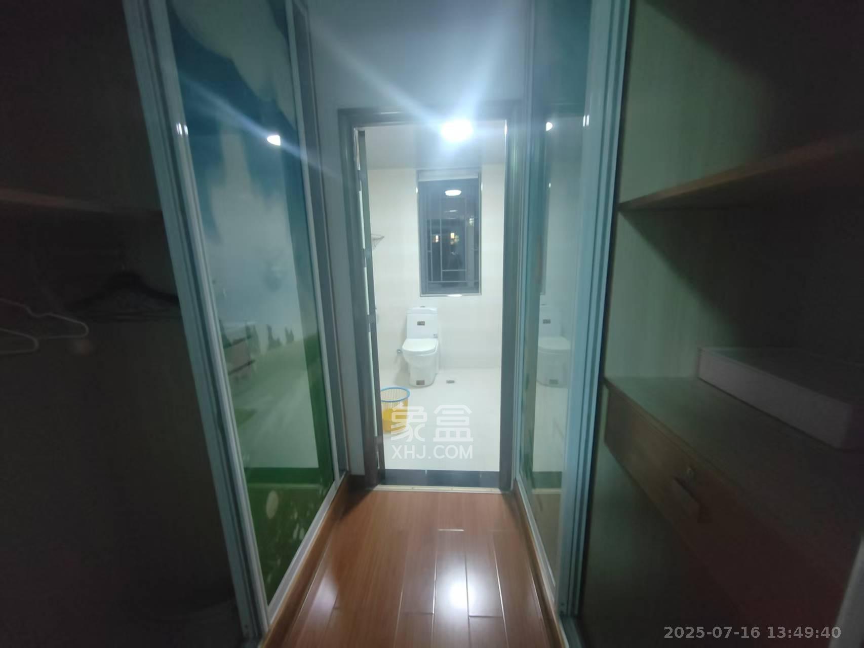 莱茵城  1室2厅2卫   2400.00元/月室内图