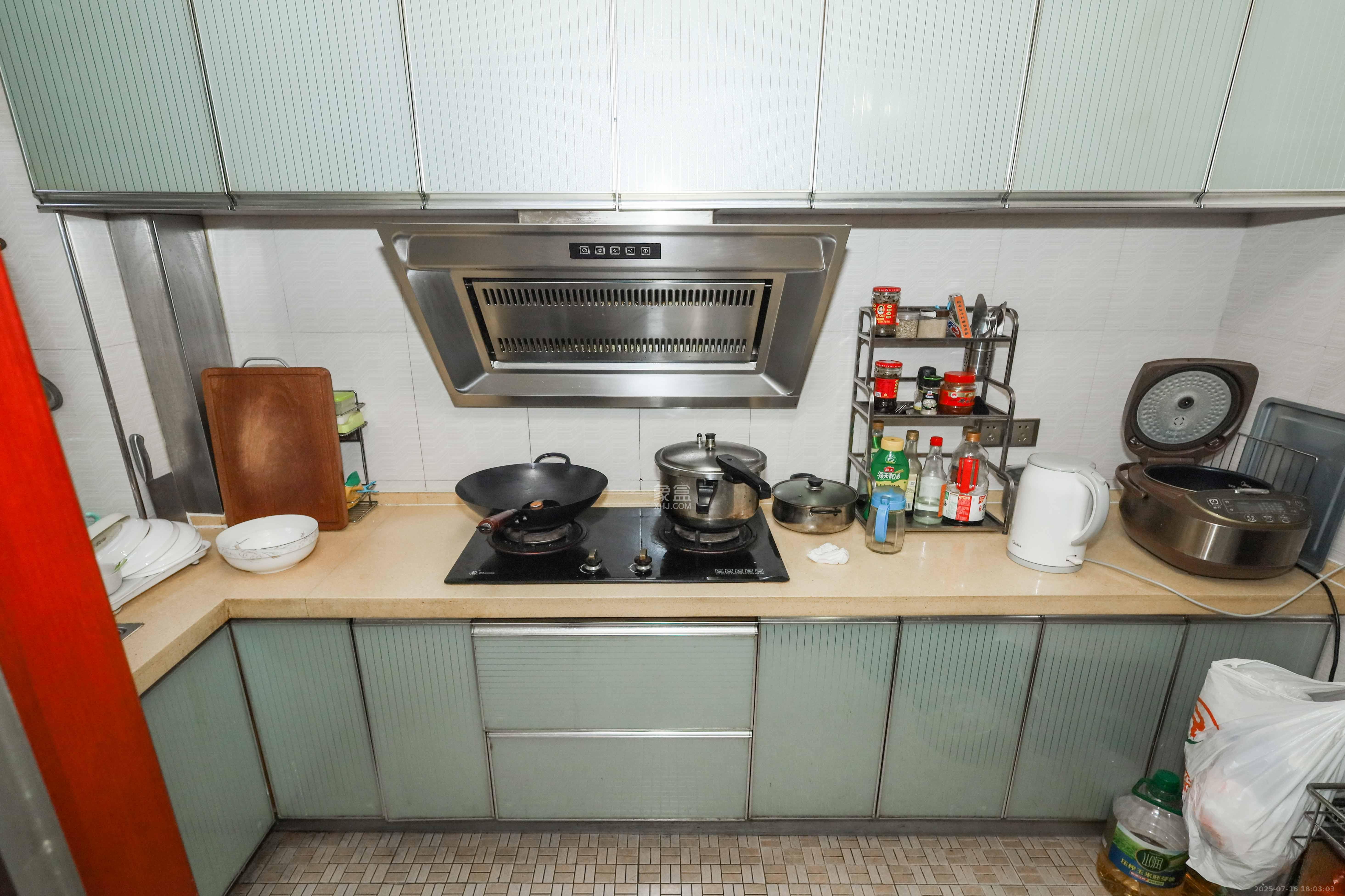 保利麓谷林语F区 3室2厅1卫 82.0万 保利麓谷林语F区 3室2厅1卫 82.0万厨房