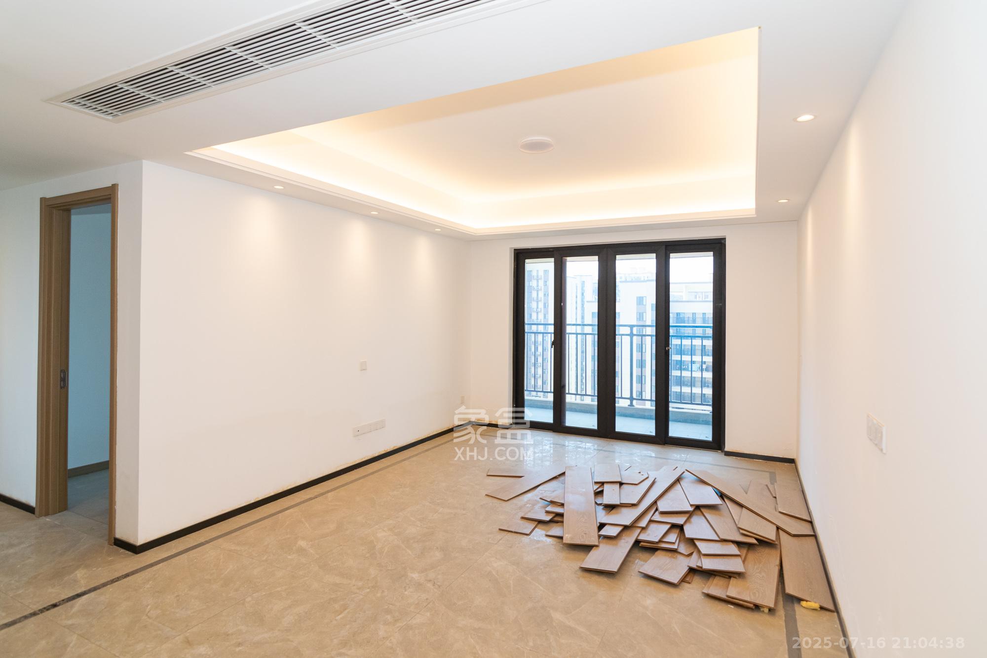 金辉优步学府  4室2厅2卫    103.0万 金辉优步学府  4室2厅2卫    103.0万客厅