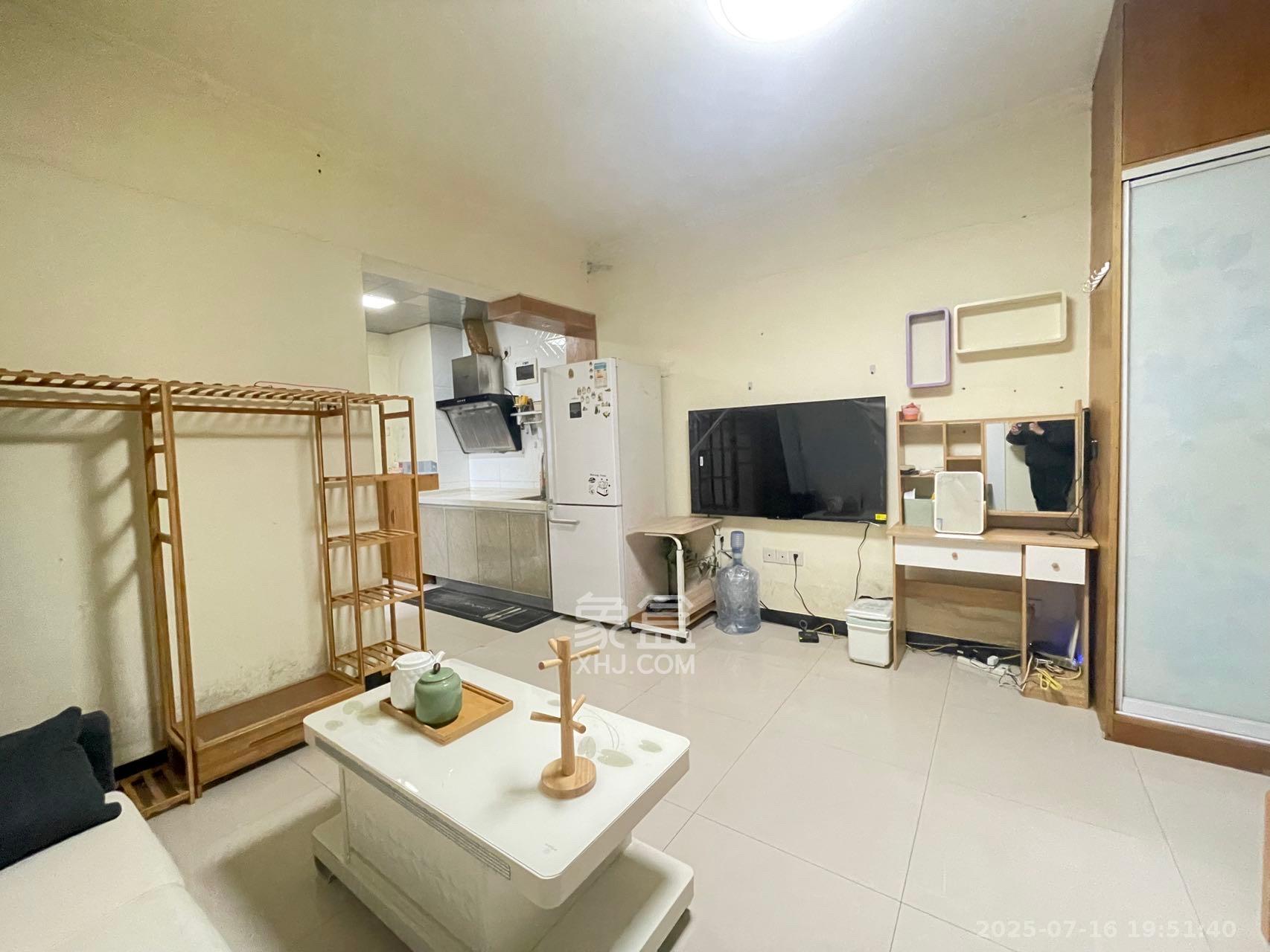 山水华景  1室1厅1卫   1400.00元/月室内图
