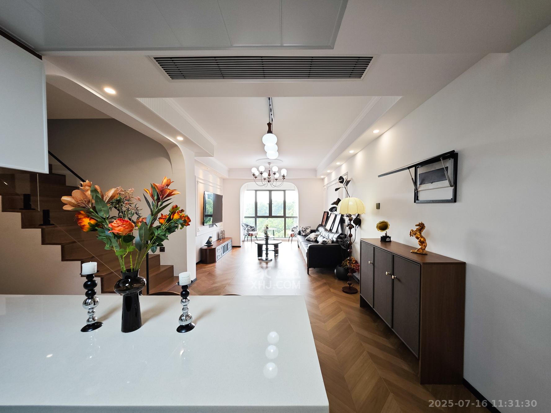 卓越青竹湖  4室2厅3卫    72.8万 卓越青竹湖  4室2厅3卫    72.8万客厅