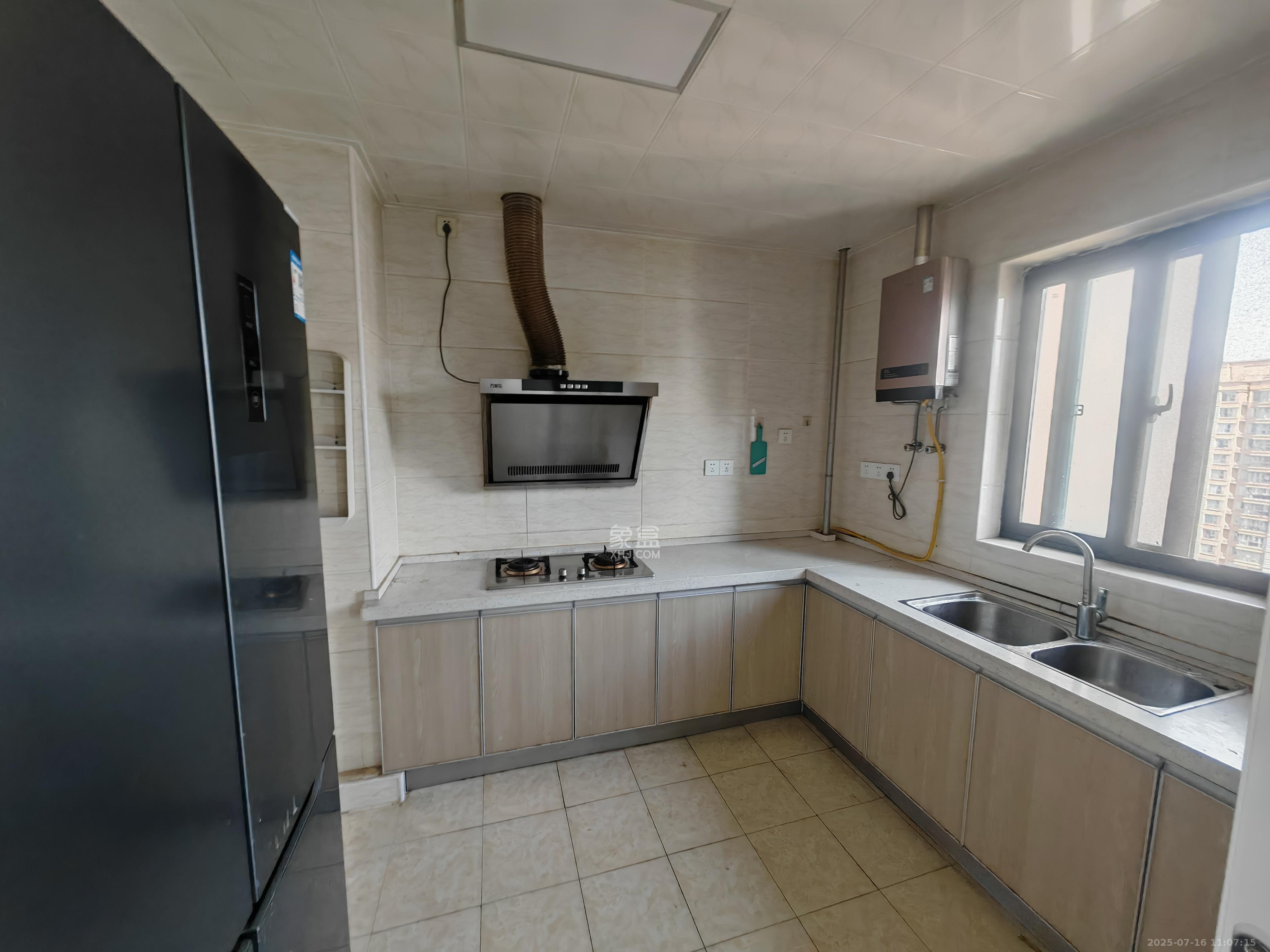 中建嘉和城  4室2厅2卫   2800.00元/月室内图