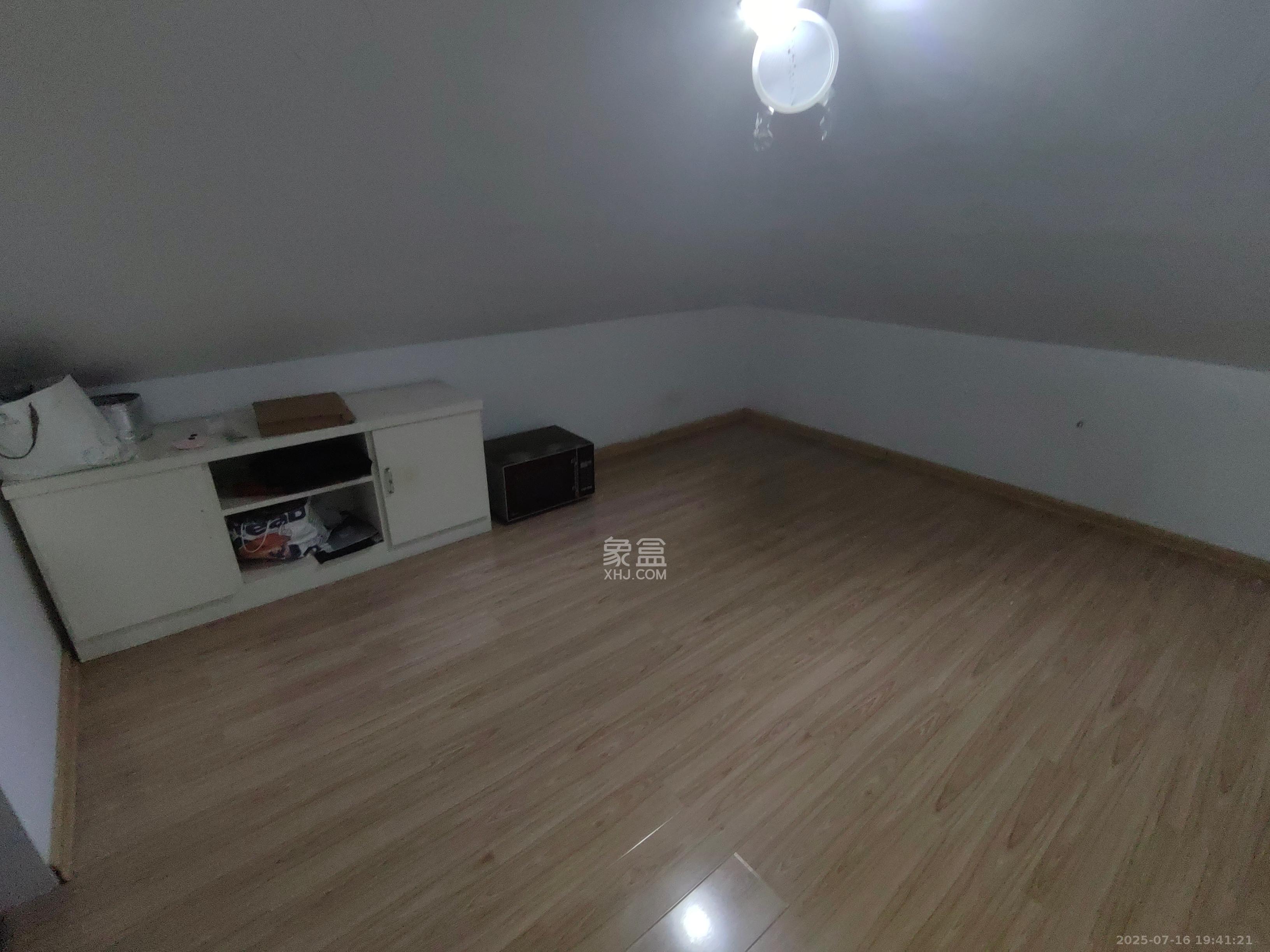 华润凤凰城一期  3室2厅1卫    1700.0元/月室内图