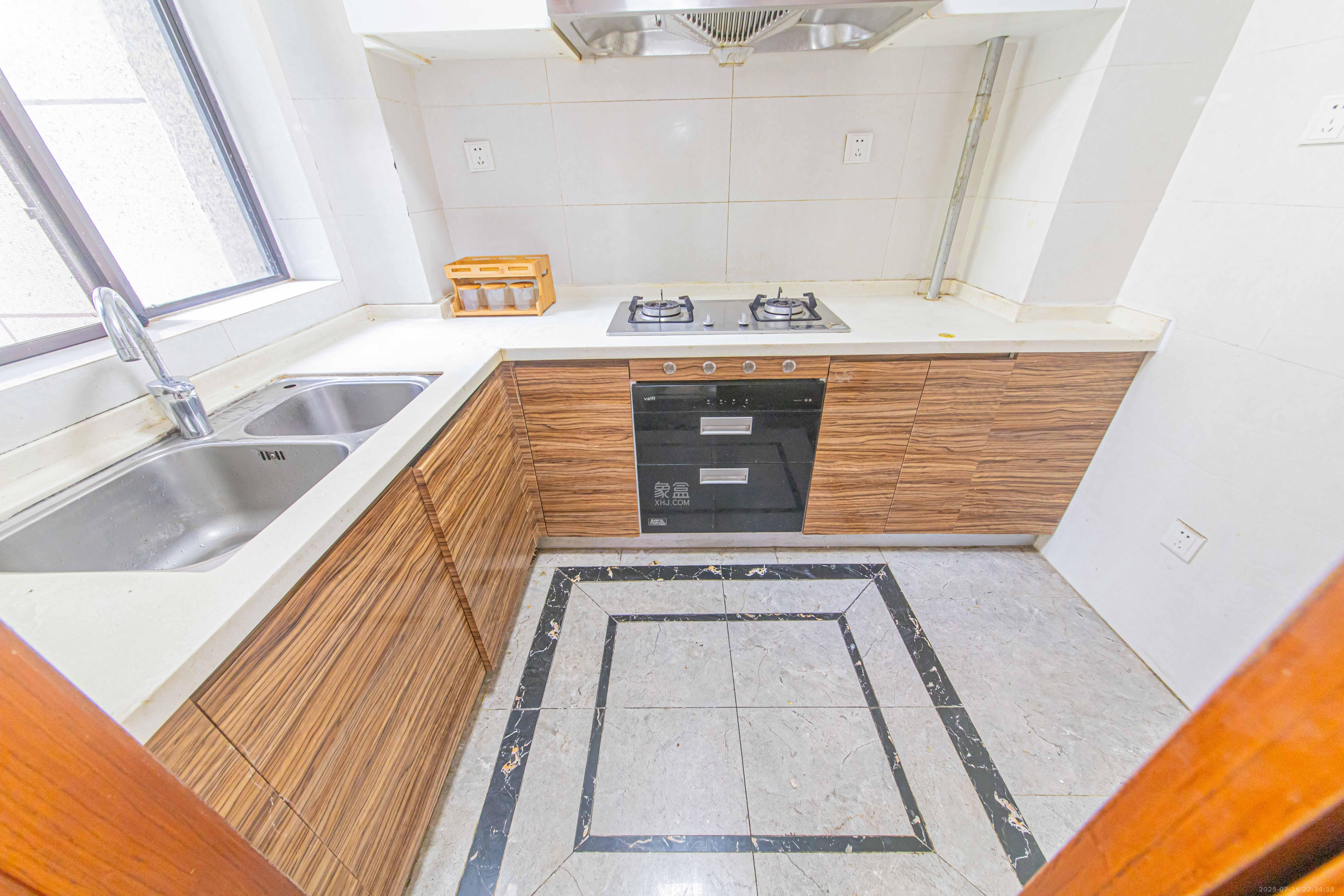 中海新城熙岸（中信新城五期）  3室2厅2卫    106.0万厨房