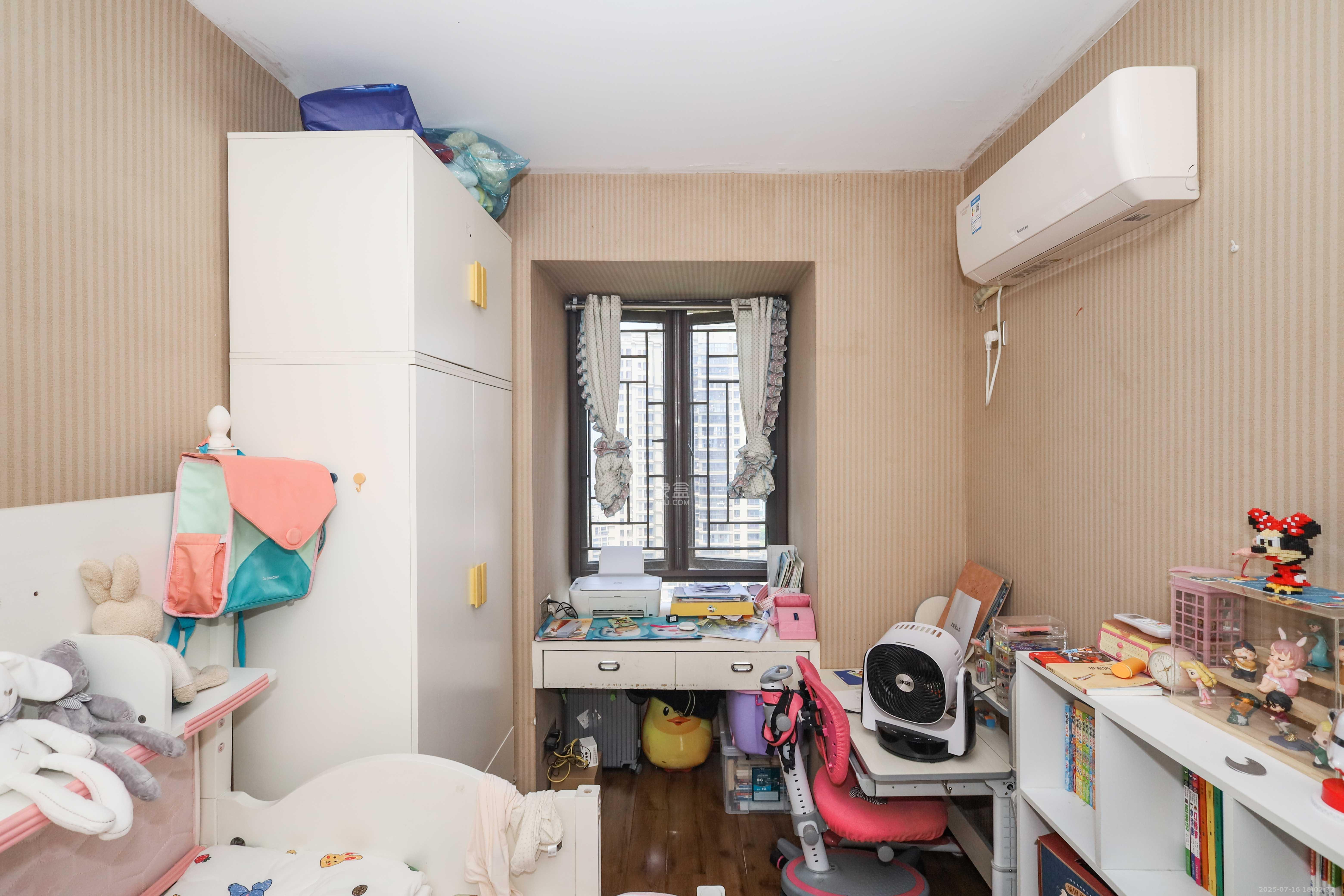 保利麓谷林语F区 3室2厅1卫 105.0万 保利麓谷林语F区 3室2厅1卫 105.0万卧室