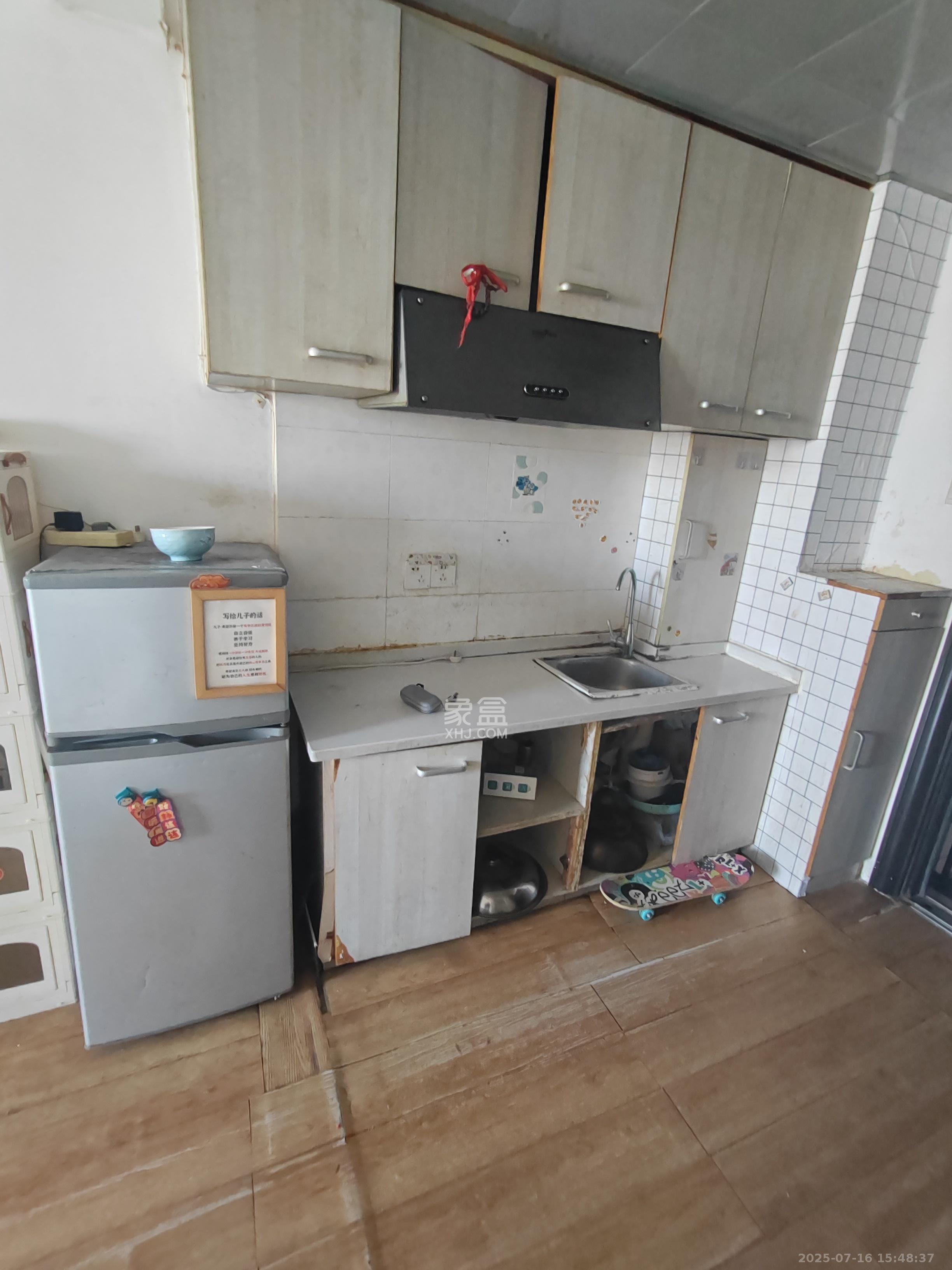 七彩丽都  1室1厅1卫    2000.0元/月 七彩丽都  1室1厅1卫    2000.0元/月室内图