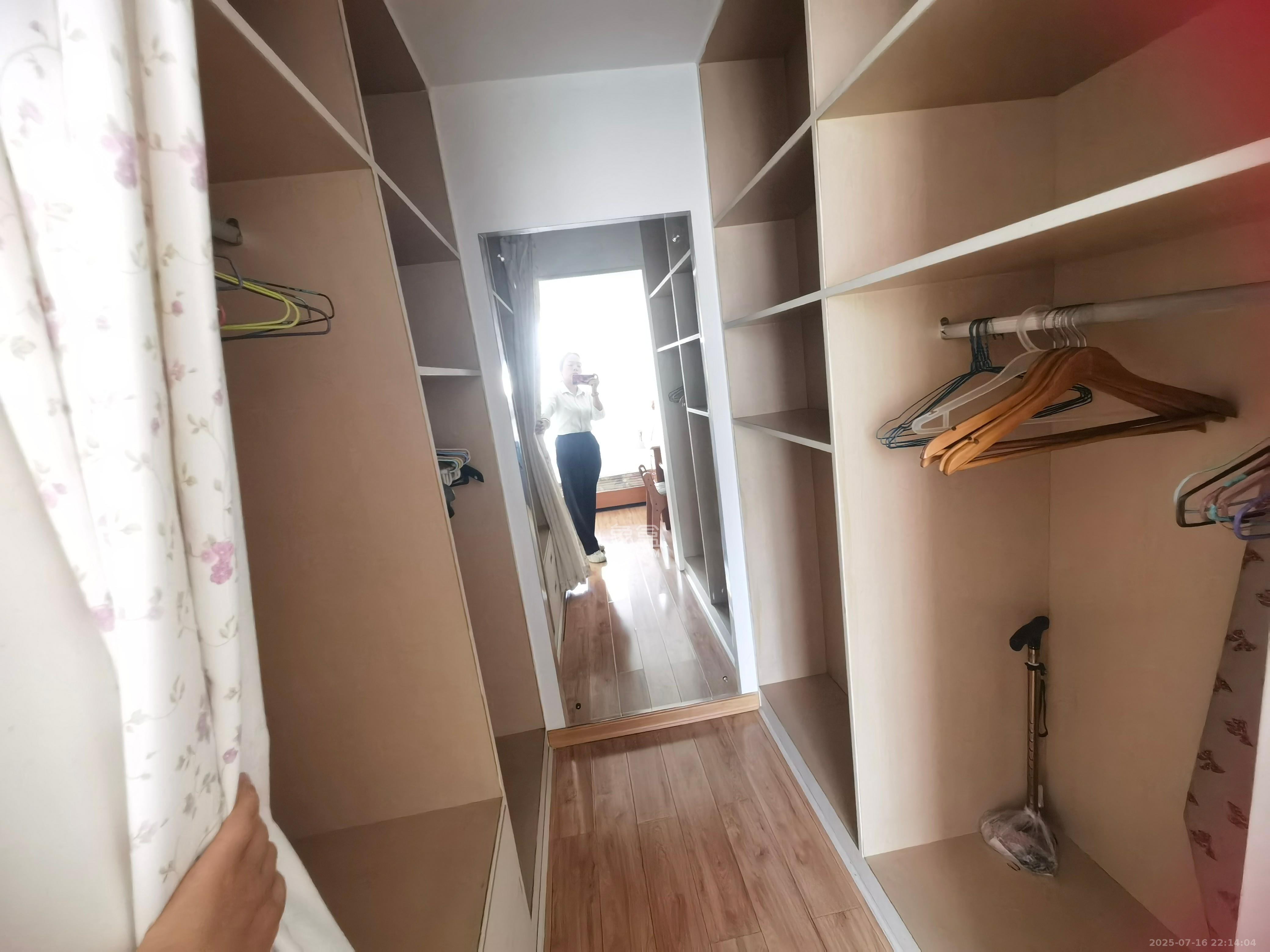 德润园  3室2厅1卫    2000.0元/月 德润园  3室2厅1卫    2000.0元/月室内图