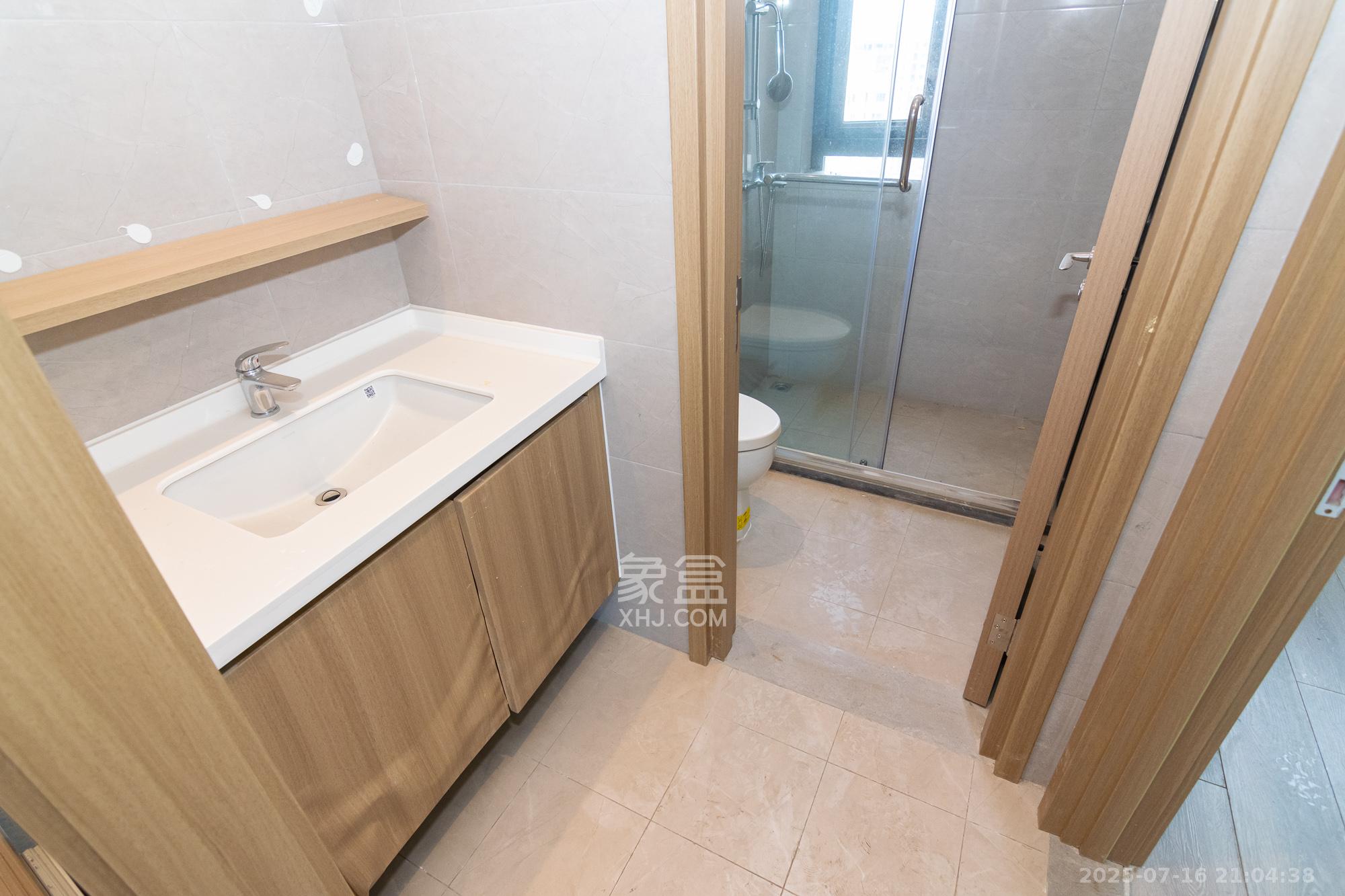 金辉优步学府  4室2厅2卫    103.0万 金辉优步学府  4室2厅2卫    103.0万卫生间