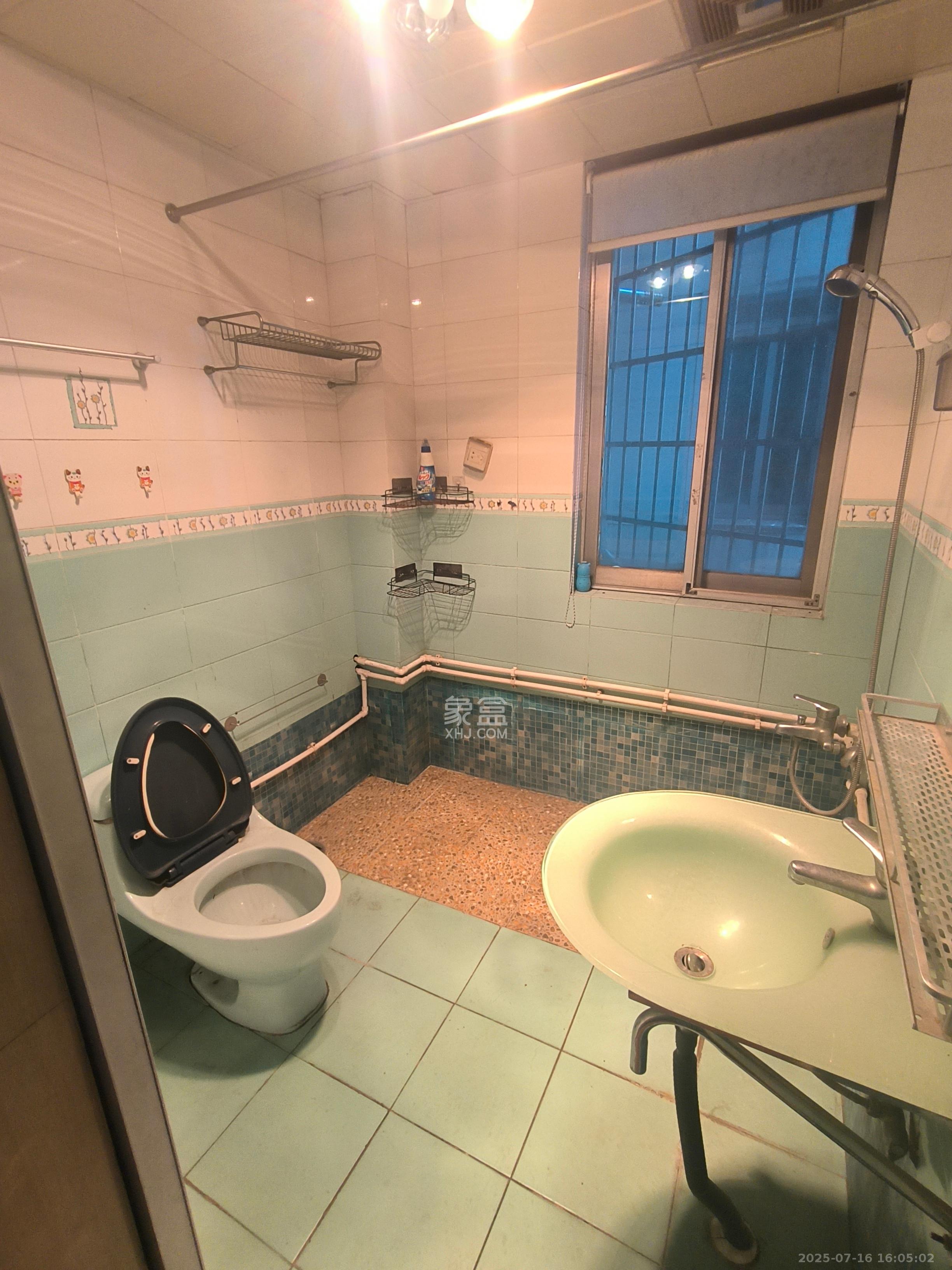 咸嘉新村嘉明苑 3室2厅2卫 2100.0元/月 咸嘉新村嘉明苑 3室2厅2卫 2100.0元/月室内图