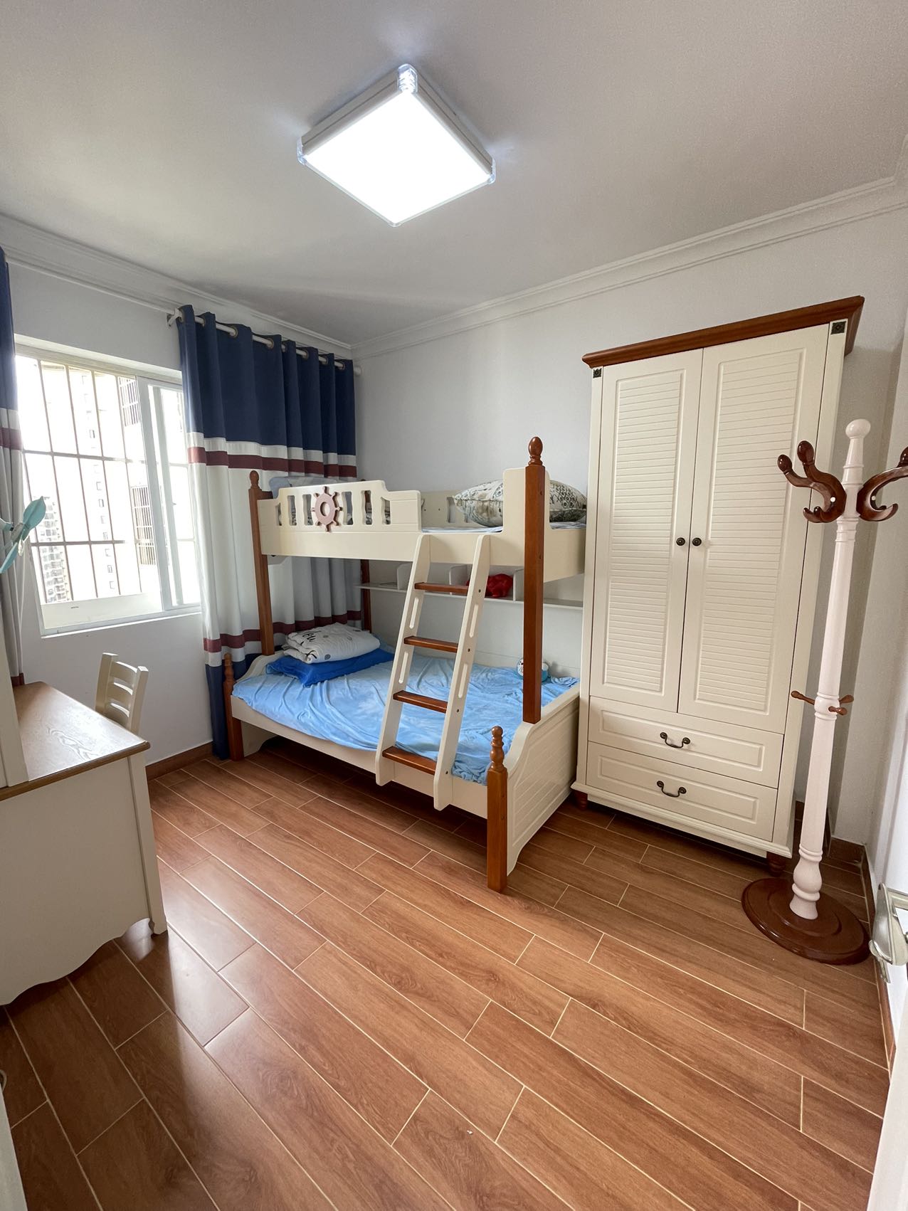 翡翠水城(住宅) 2室2厅1卫 130.0万 翡翠水城(住宅) 2室2厅1卫 130.0万客厅