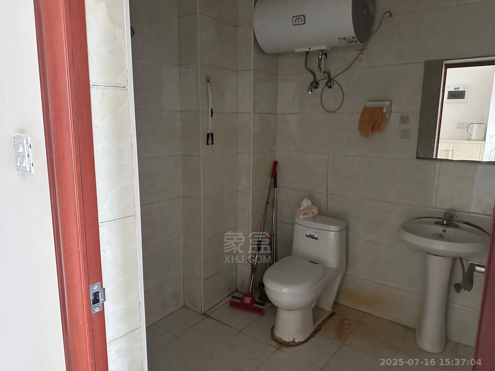 中泰财富湘江  1室1厅1卫    1200.0元/月 中泰财富湘江  1室1厅1卫    1200.0元/月室内图