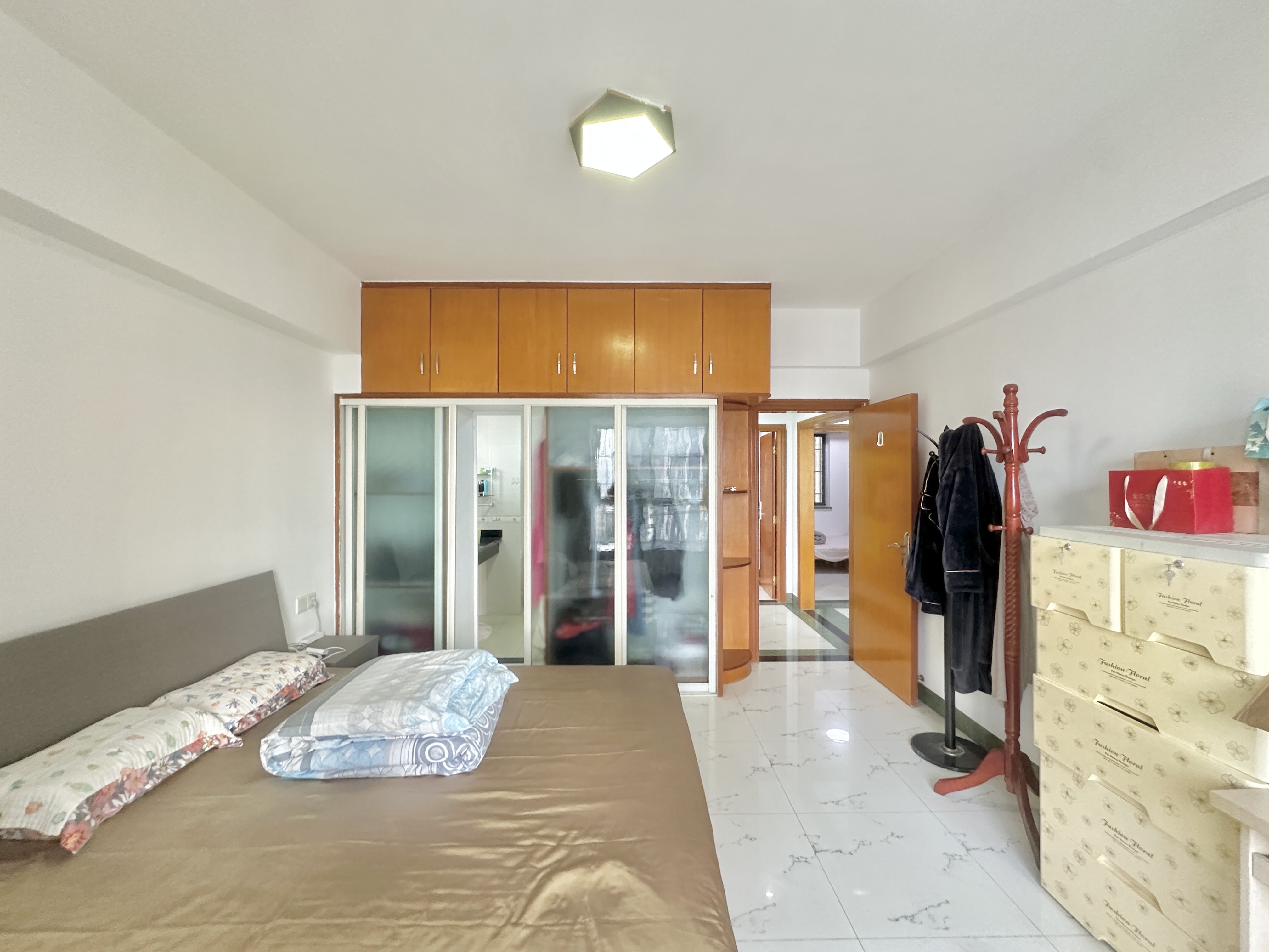 金山广场 3室2厅2卫 110.0万 金山广场 3室2厅2卫 110.0万客厅