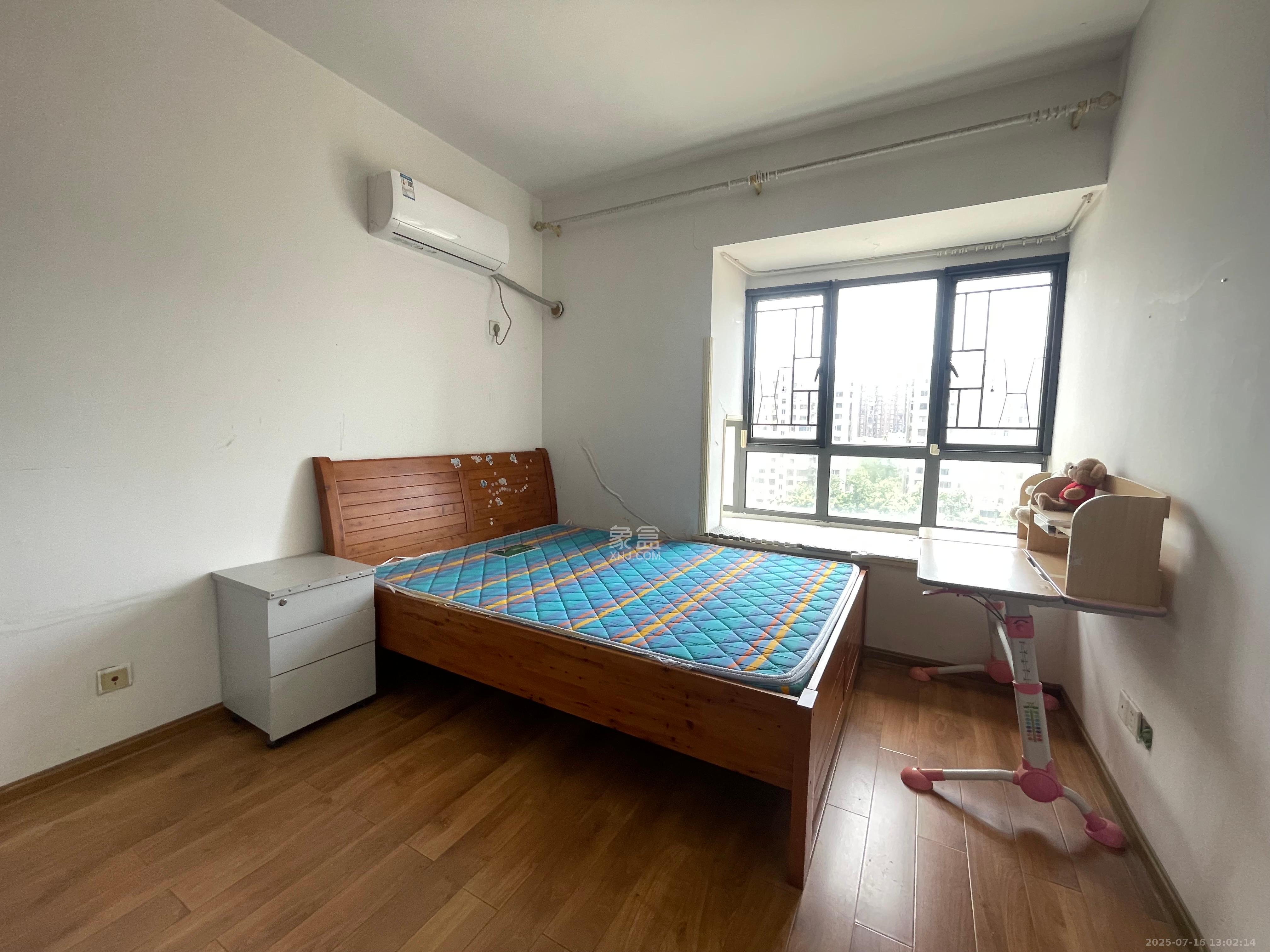 湘府东苑  3室2厅2卫    2000.0元/月室内图