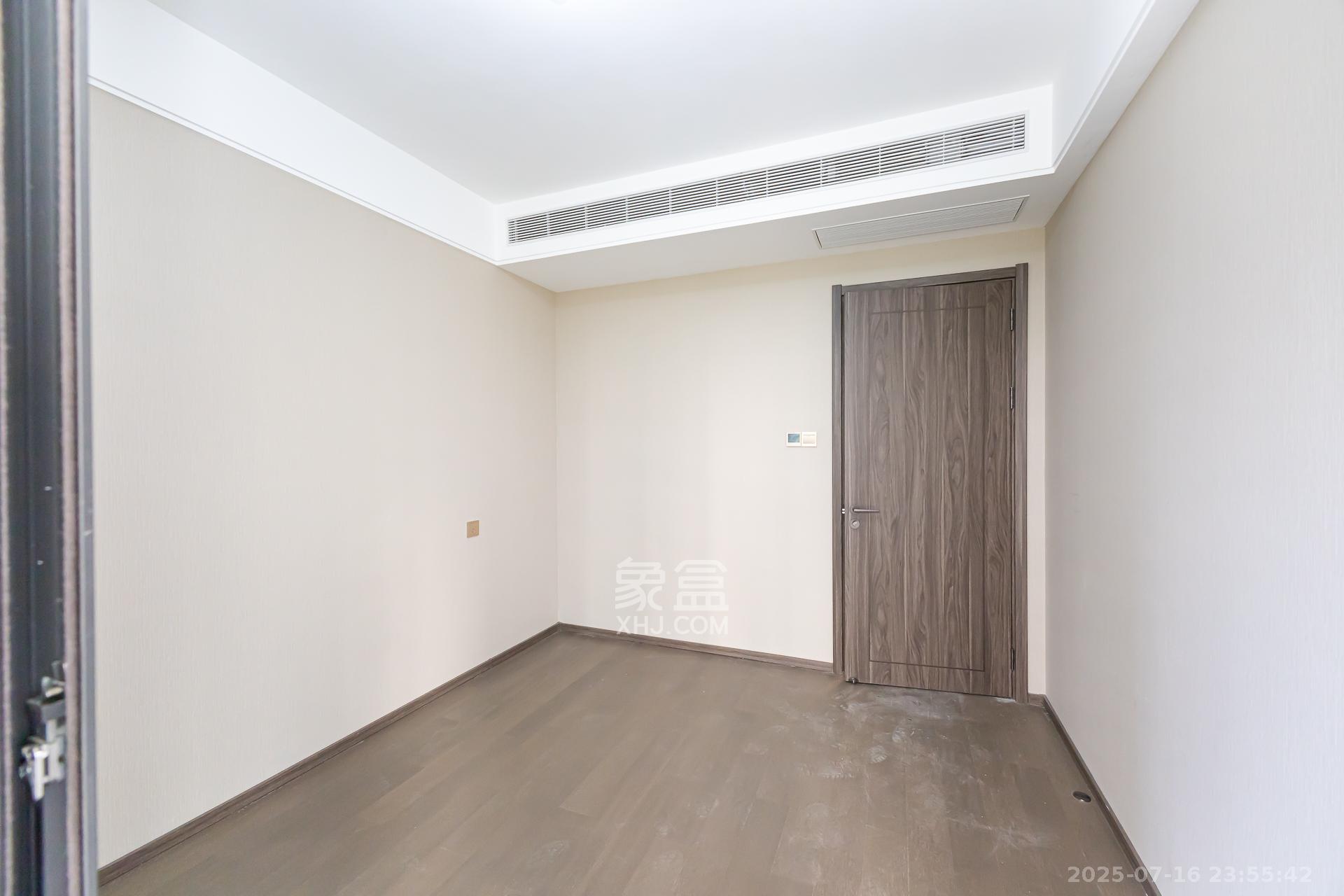 龙湖翠湖壹号 3室2厅2卫 118.0万 龙湖翠湖壹号 3室2厅2卫 118.0万卧室