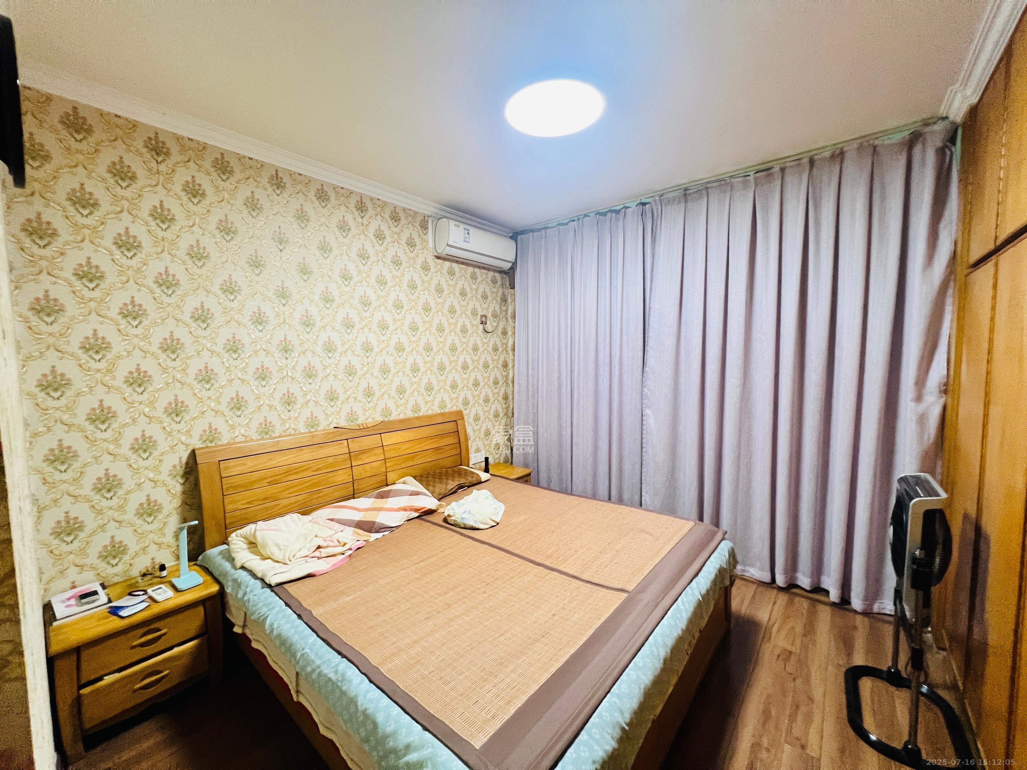 向东园社区(国税局宿舍) 3室2厅2卫 2600.0元/月 向东园社区(国税局宿舍) 3室2厅2卫 2600.0元/月室内图