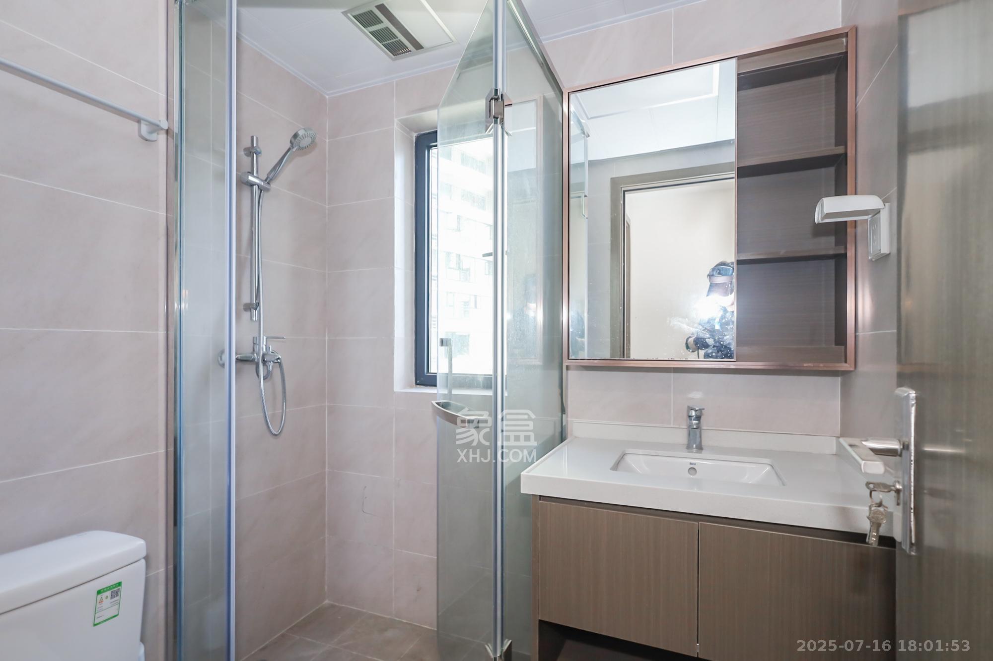 滨江府1913 4室2厅2卫 233.0万 滨江府1913 4室2厅2卫 233.0万卫生间