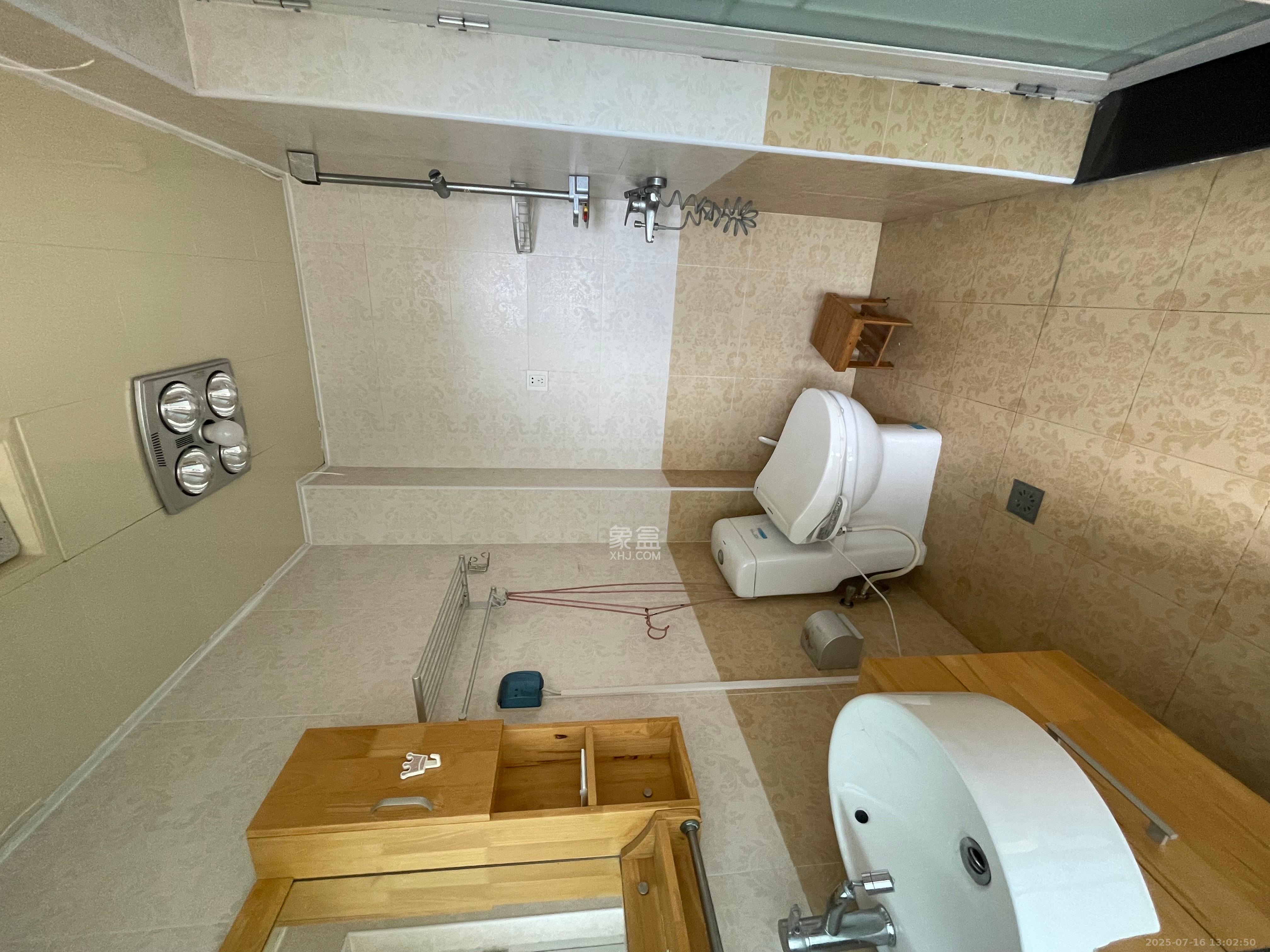 湘府东苑  3室2厅2卫    2000.0元/月室内图