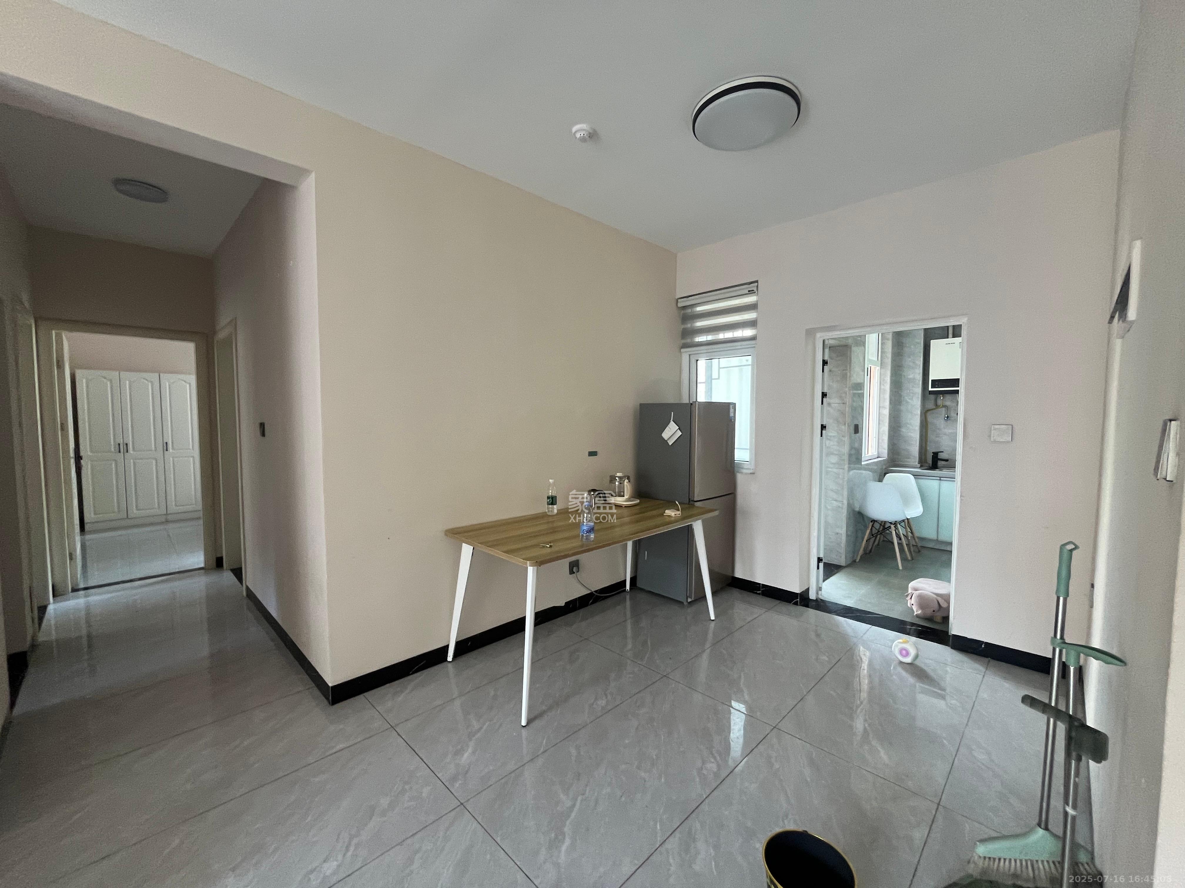 嘉荣苑  3室2厅2卫    2600.0元/月 嘉荣苑  3室2厅2卫    2600.0元/月室内图