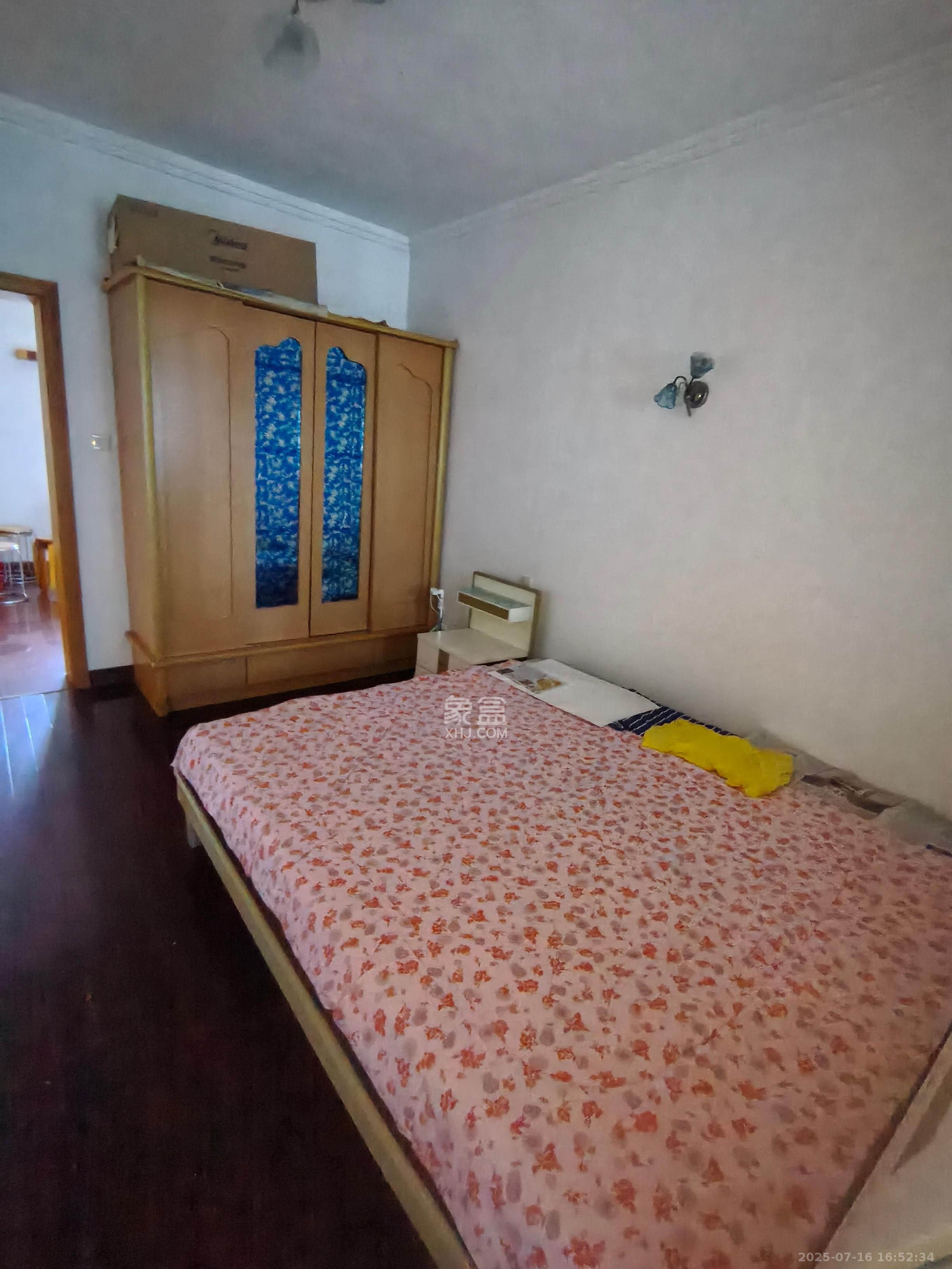 省委四区宿舍 3室2厅1卫 2200.0元/月 省委四区宿舍 3室2厅1卫 2200.0元/月室内图