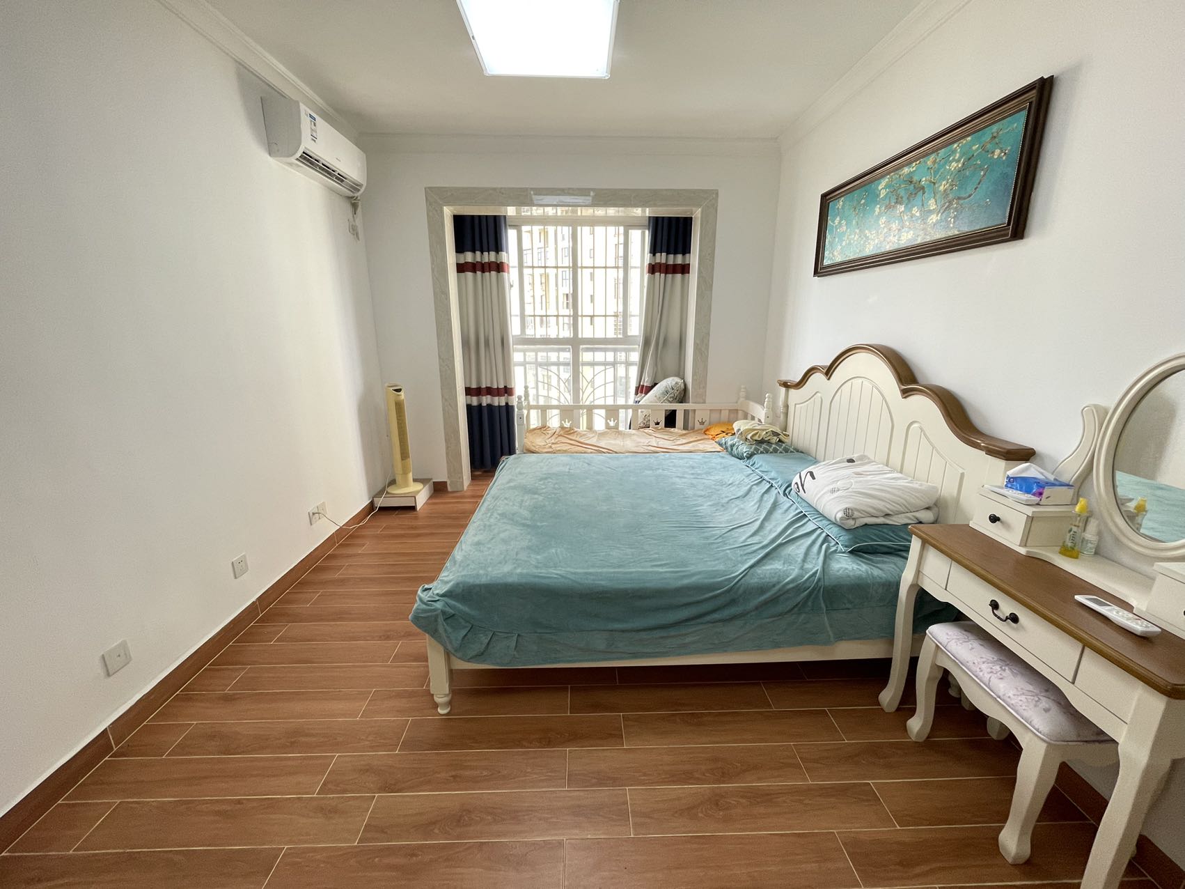 翡翠水城(住宅) 2室2厅1卫 130.0万 翡翠水城(住宅) 2室2厅1卫 130.0万客厅