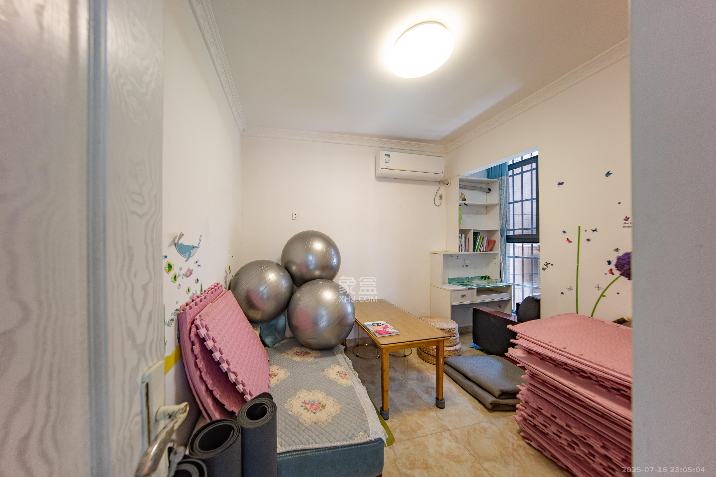 邦盛水岸御园 3室2厅2卫 75.0万 邦盛水岸御园 3室2厅2卫 75.0万卧室