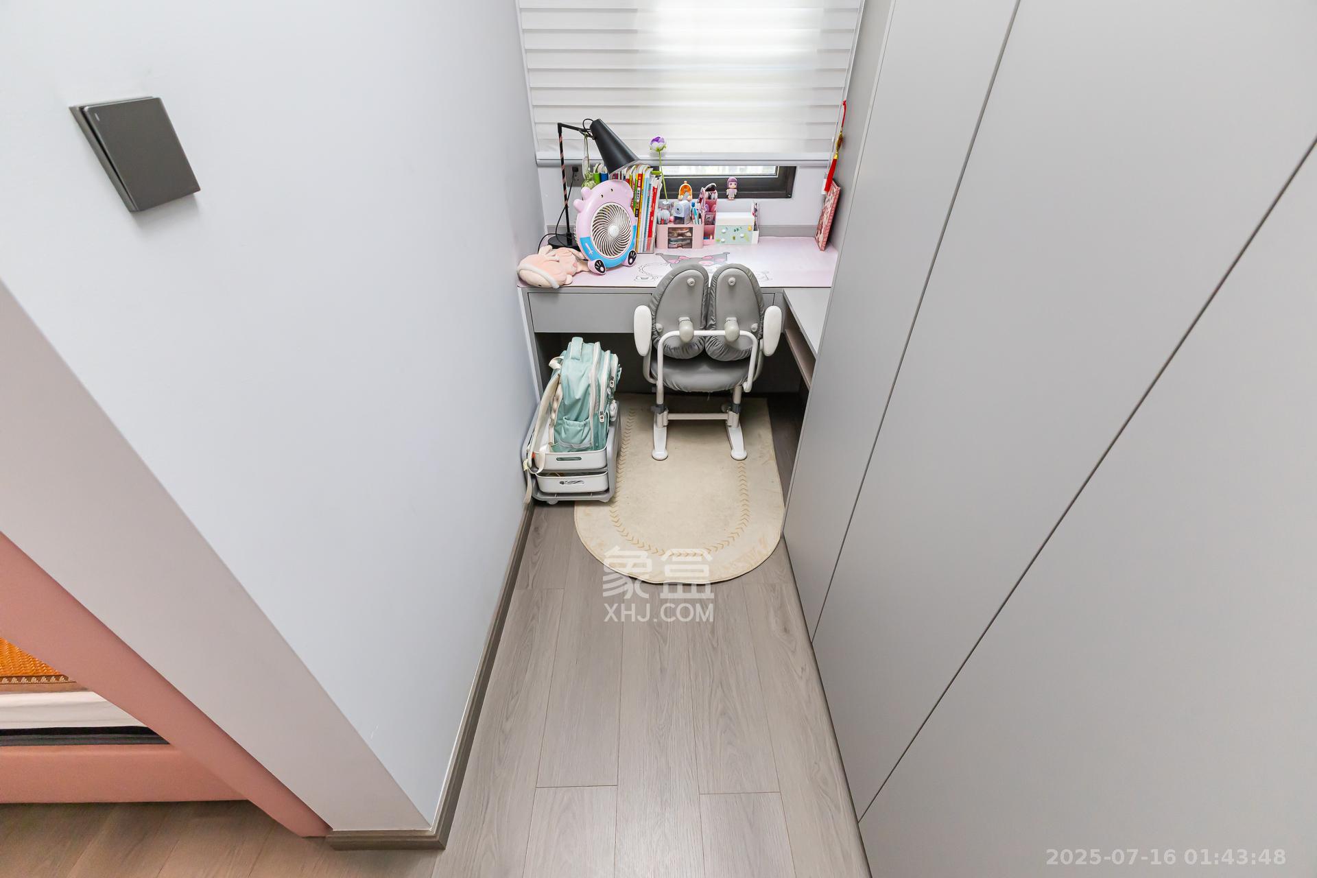 润和湘江天地E区  4室2厅3卫    225.0万 润和湘江天地E区  4室2厅3卫    225.0万卧室