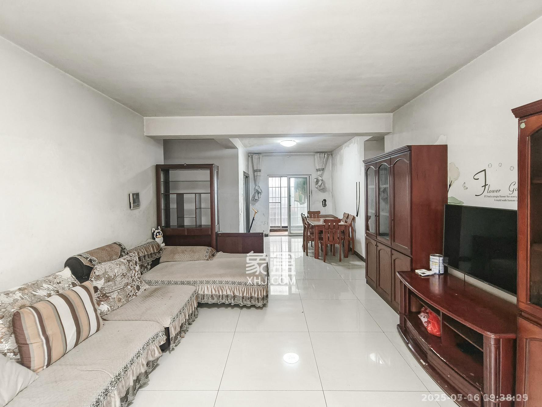 山水湾  3室2厅1卫    1900.0元/月 山水湾  3室2厅1卫    1900.0元/月室内图